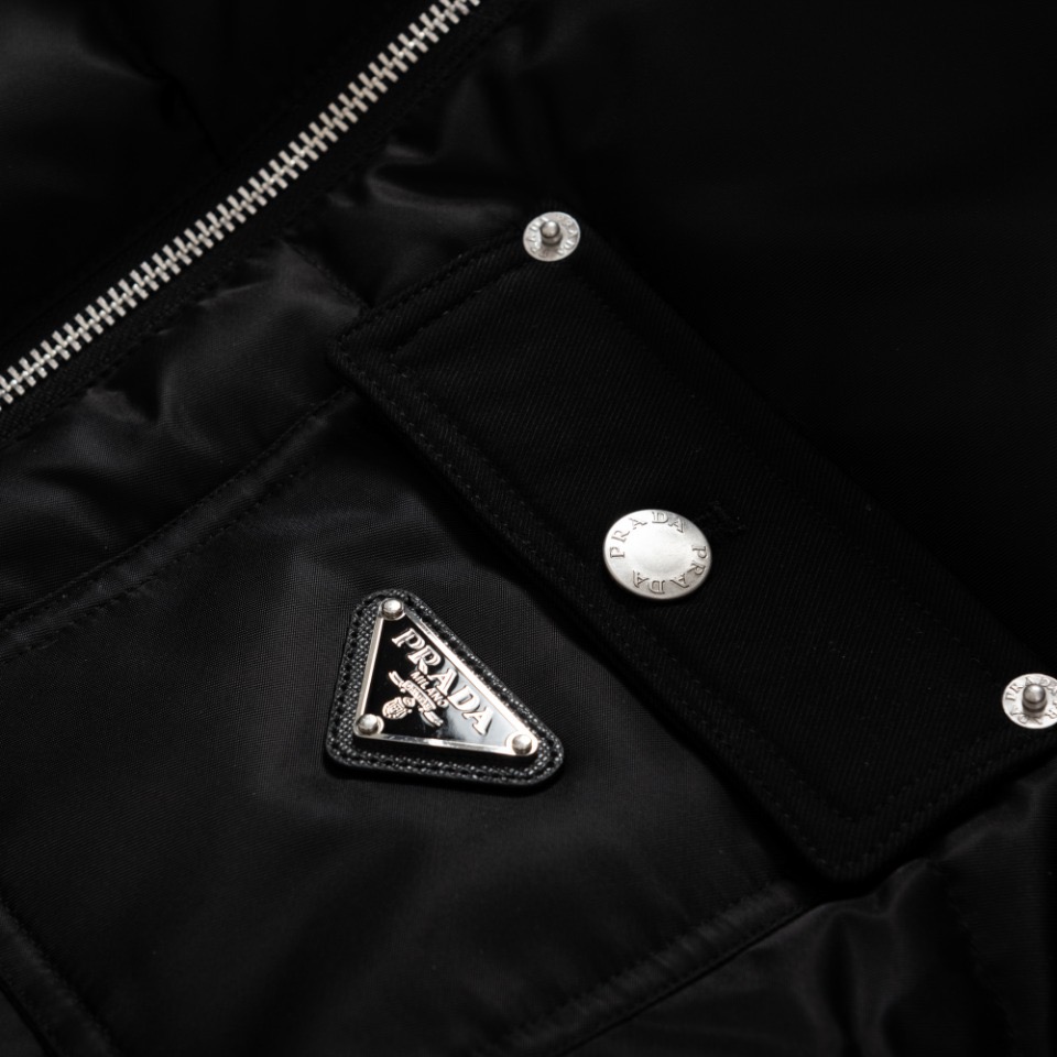 Prada Cropped Re-Nylon down jacket（SGC584-1WQ8-F0002-S-OOO）