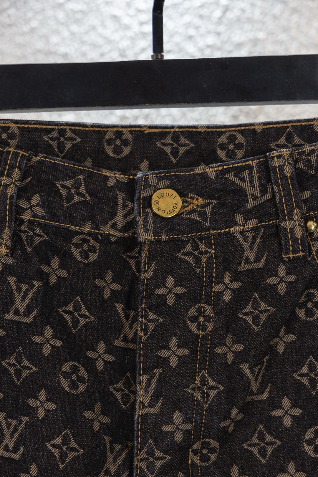 Louis Vuitton Monogram Straight-Cut Jeans（1AIBEO）