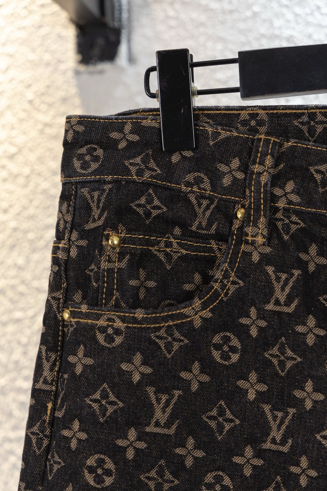 Louis Vuitton Monogram Straight-Cut Jeans（1AIBEO）