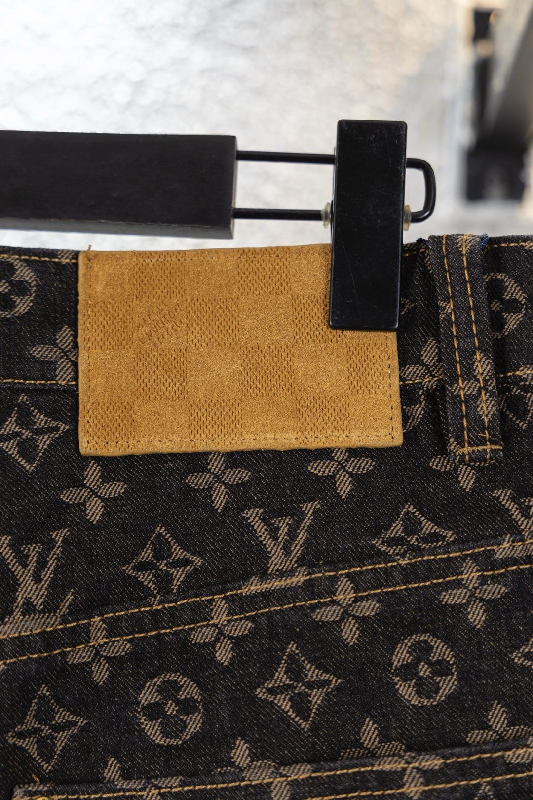 Louis Vuitton Monogram Straight-Cut Jeans（1AIBEO）