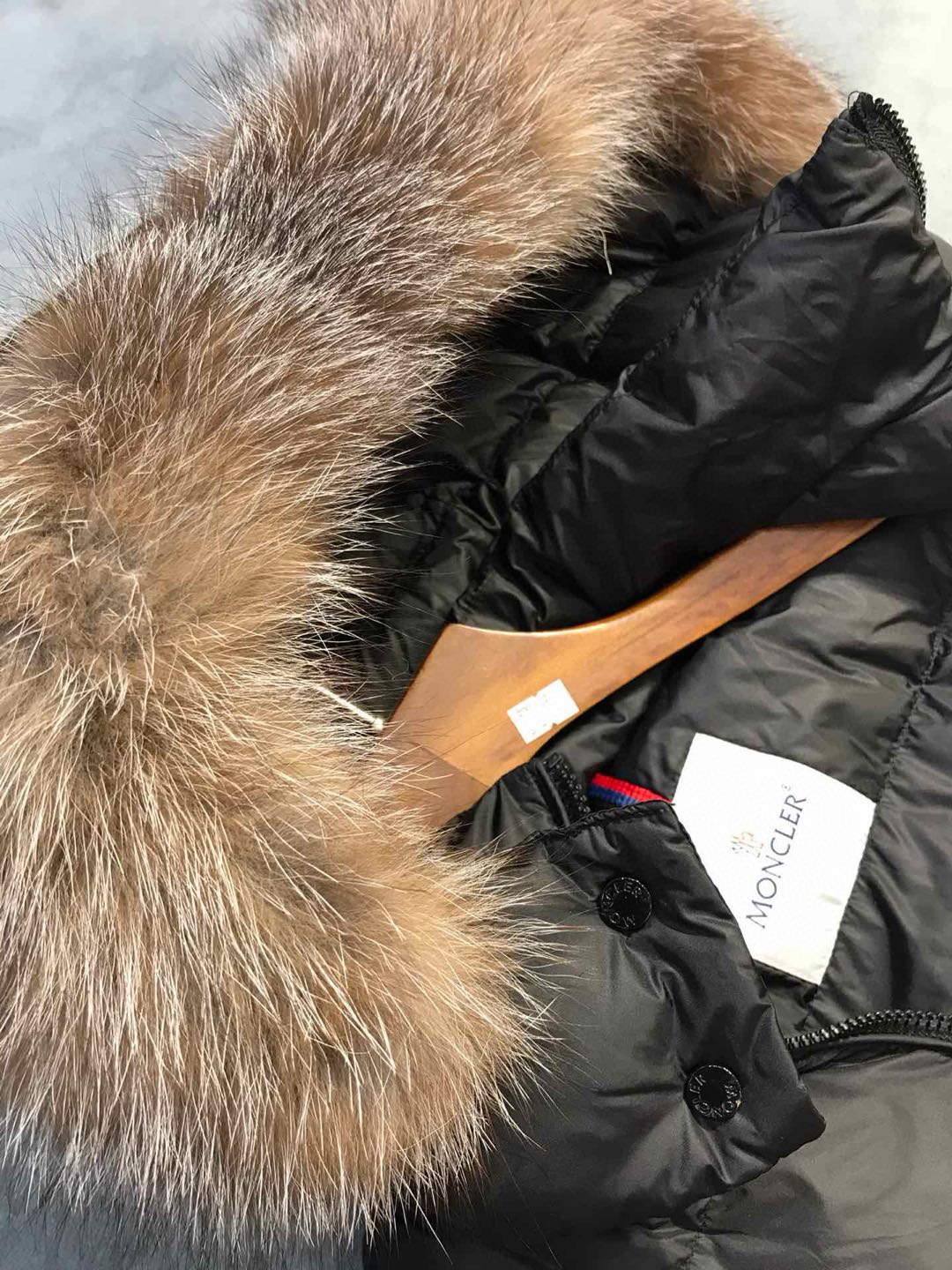 MONCLER Women's Fur Patch Down Vest（0931A51M0254155999）