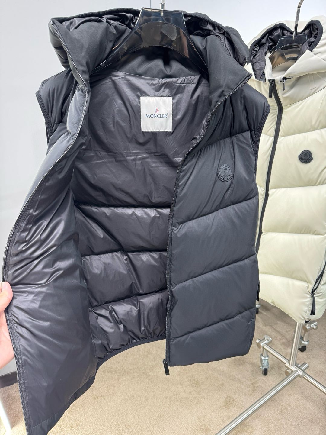 MONCLER Black Guersac Men's Twill Quilted Hooded Down Vest（K20911A00042597YD999）