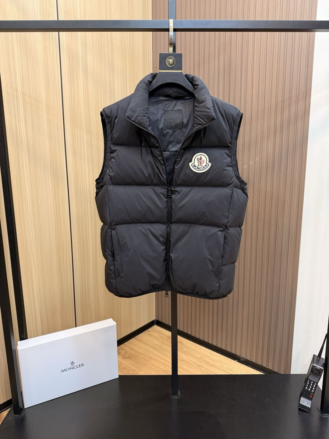 MONCLER ALMAZ down vest nylon zipper with logo patch（1A000775396LP97）