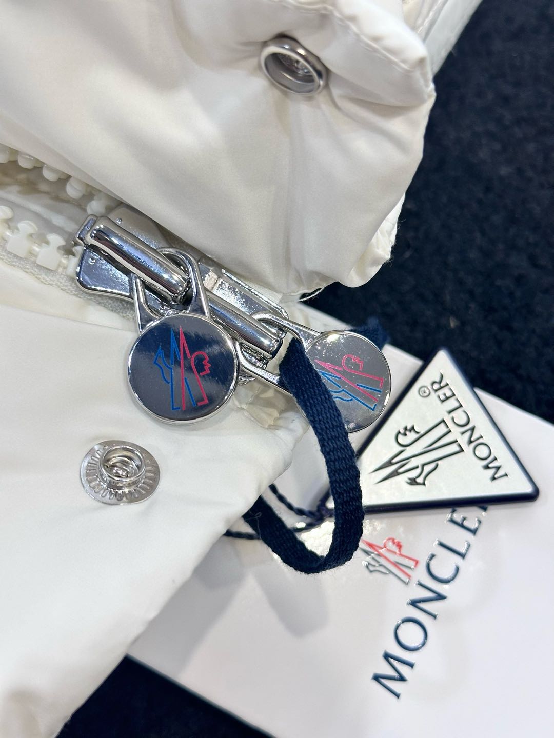 Moncler Short Down Jacket 'maya 70'（1A0016954A81230）