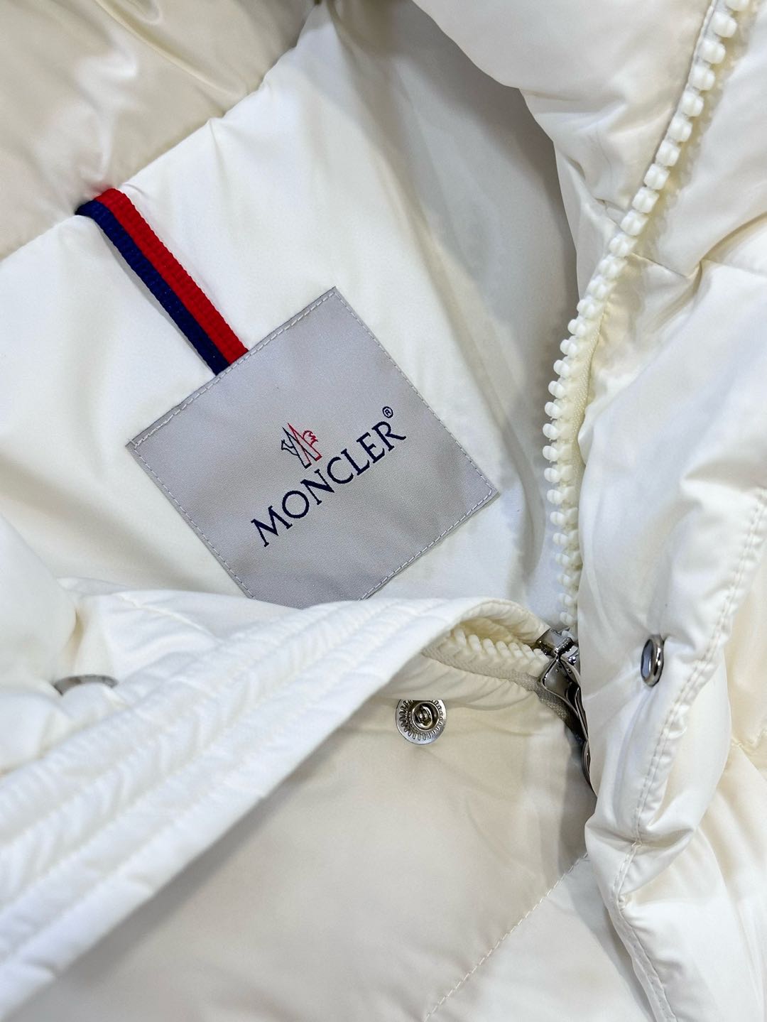 Moncler Short Down Jacket 'maya 70'（1A0016954A81230）