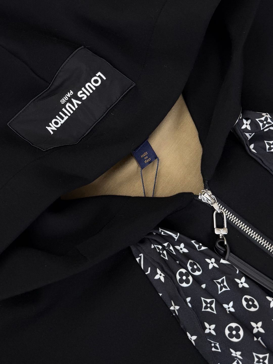 Louis Vuitton Monogram scarf zip-up hooded jacket（1AIR90）