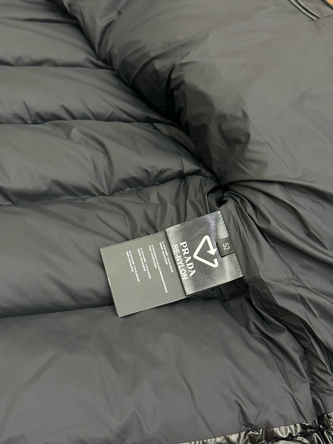 PRADA shiny hooded down jacket (PD2024102）