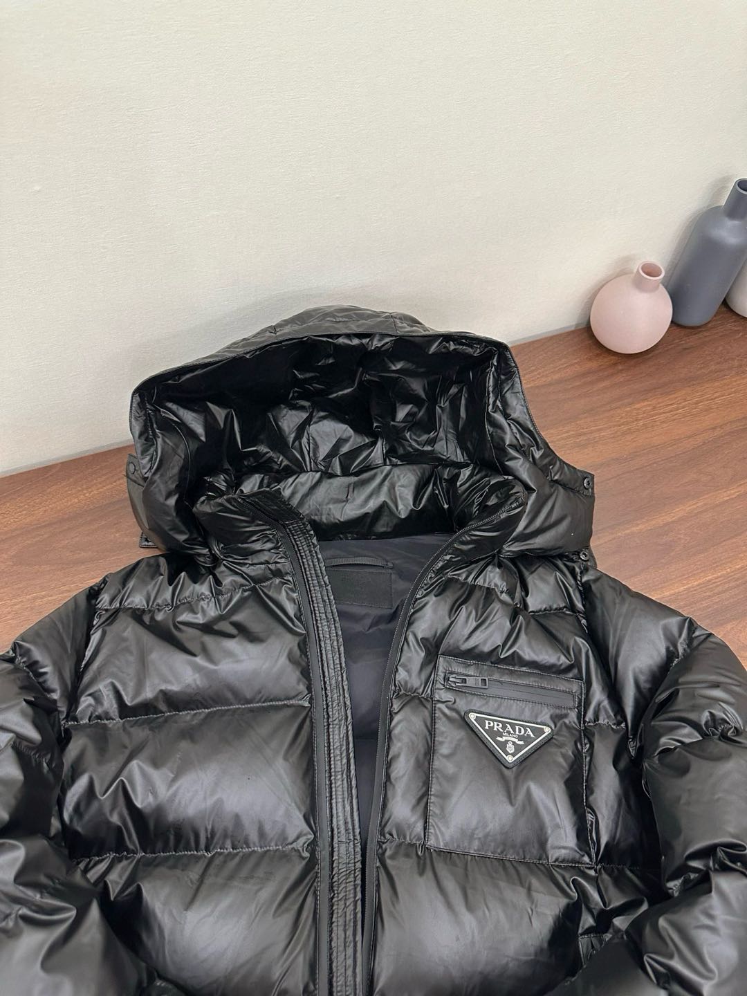 PRADA shiny hooded down jacket (PD2024102）