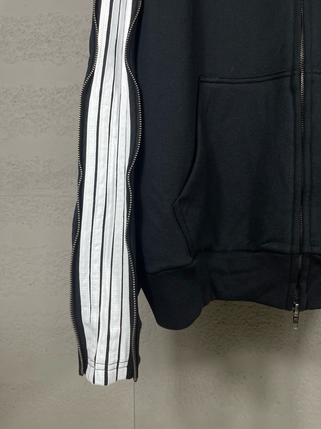 Balenciaga Loop Sports Icon Zipped Zip-up Hoodie in Black/white（837513TSVX21070）