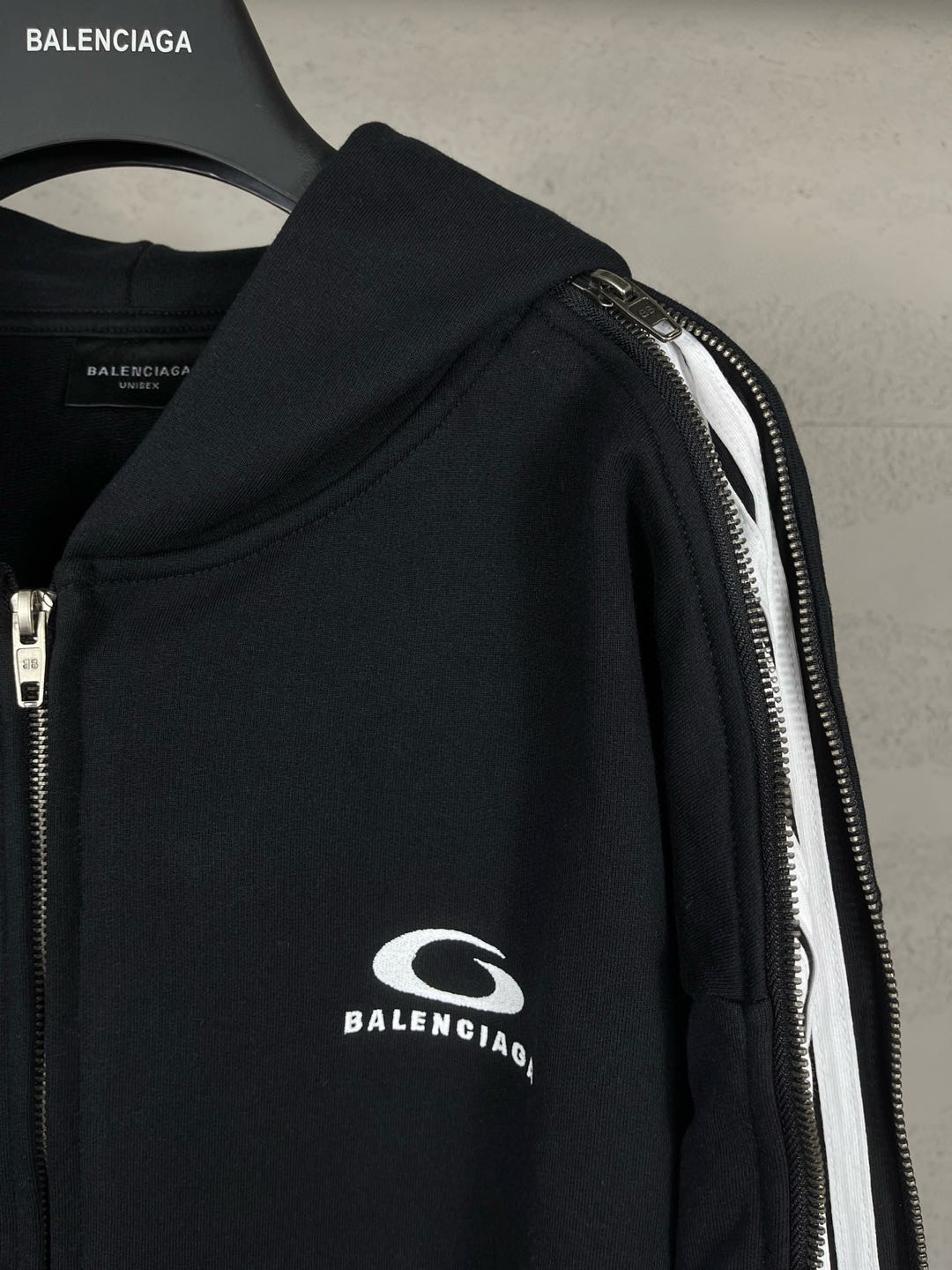 Balenciaga Loop Sports Icon Zipped Zip-up Hoodie in Black/white（837513TSVX21070）