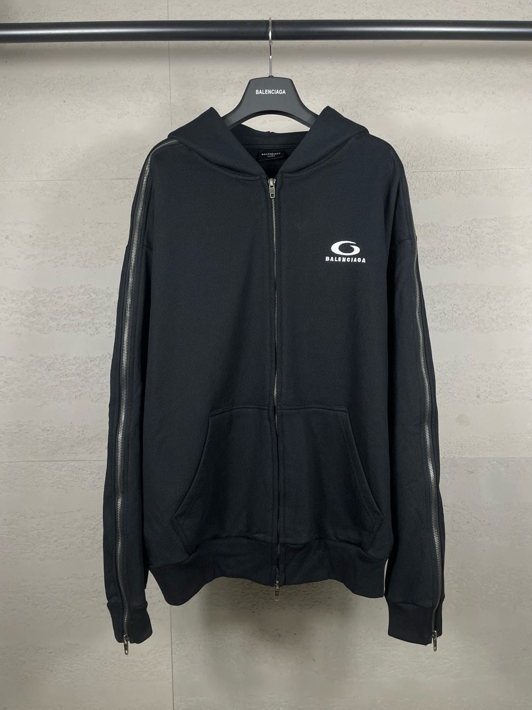 Balenciaga Loop Sports Icon Zipped Zip-up Hoodie in Black/white（837513TSVX21070）