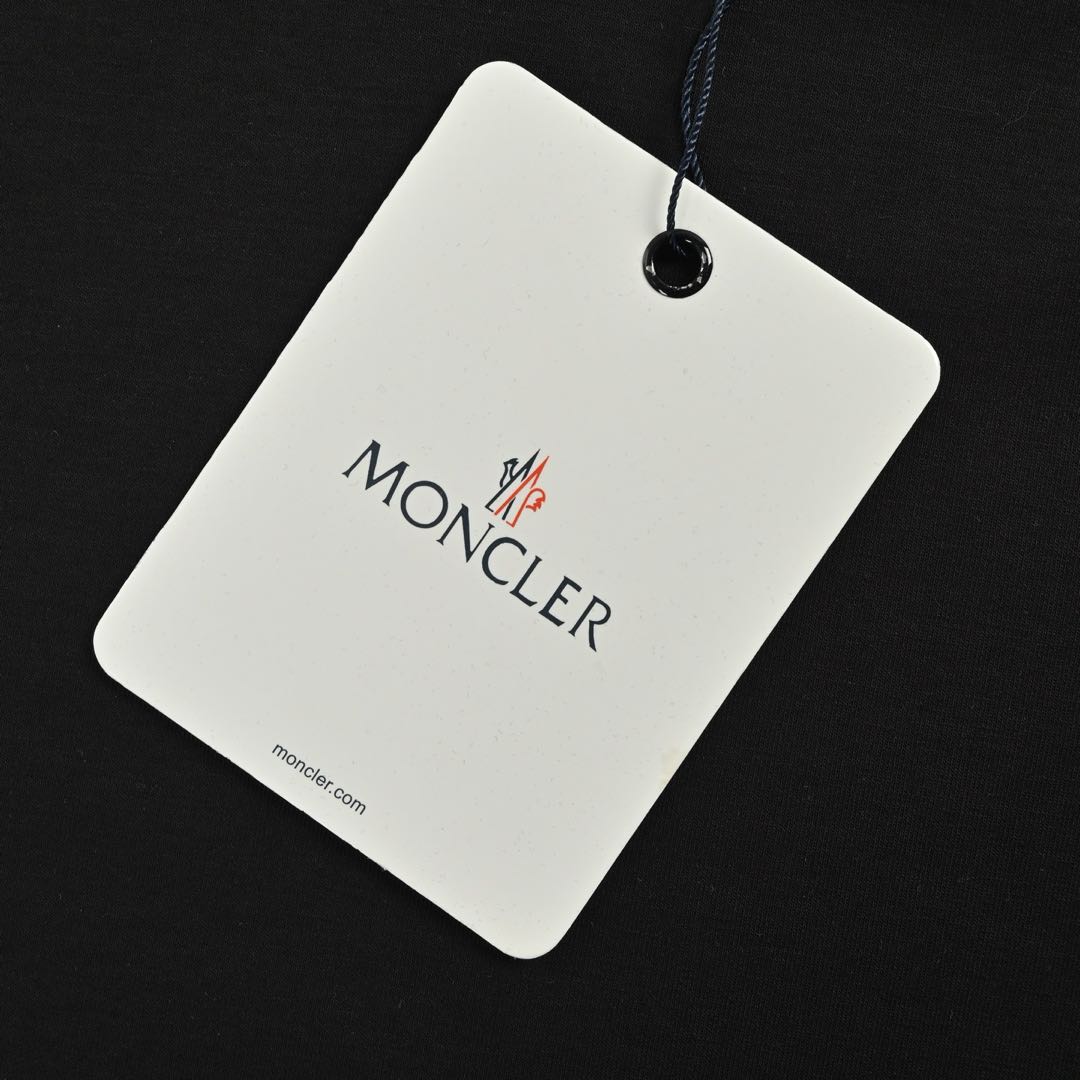 Moncler long-sleeved T-shirt（8G00073809KR）