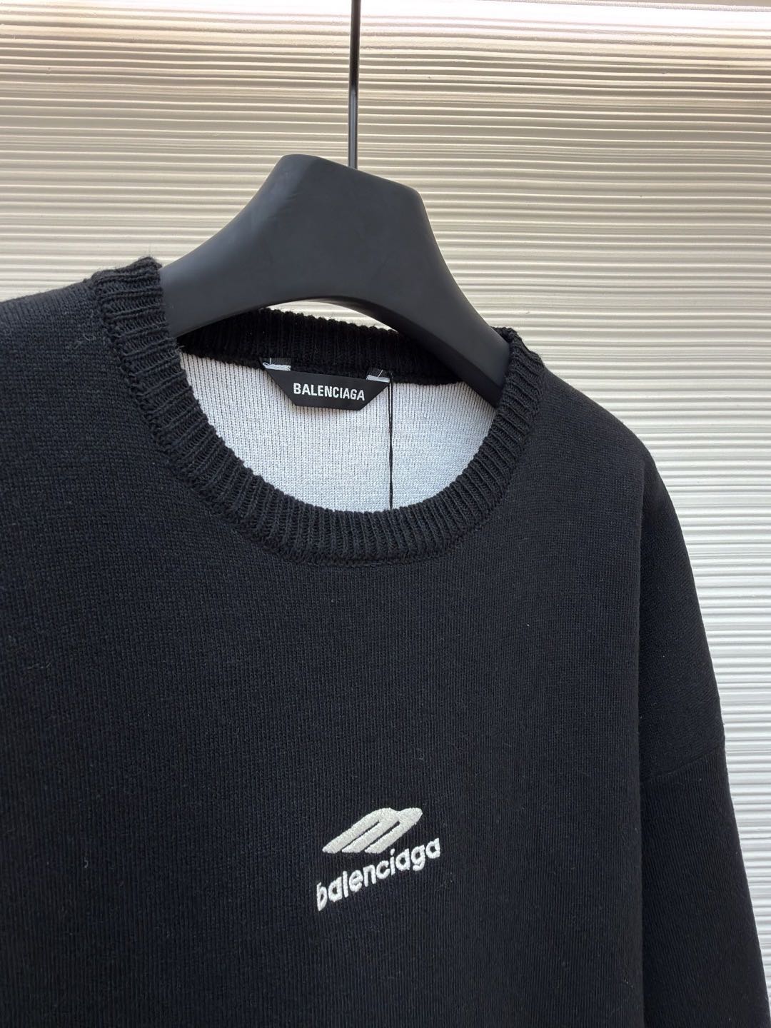 Balenciaga 3b Sports Icon Ski Crew Neck Top (857094T17691070）