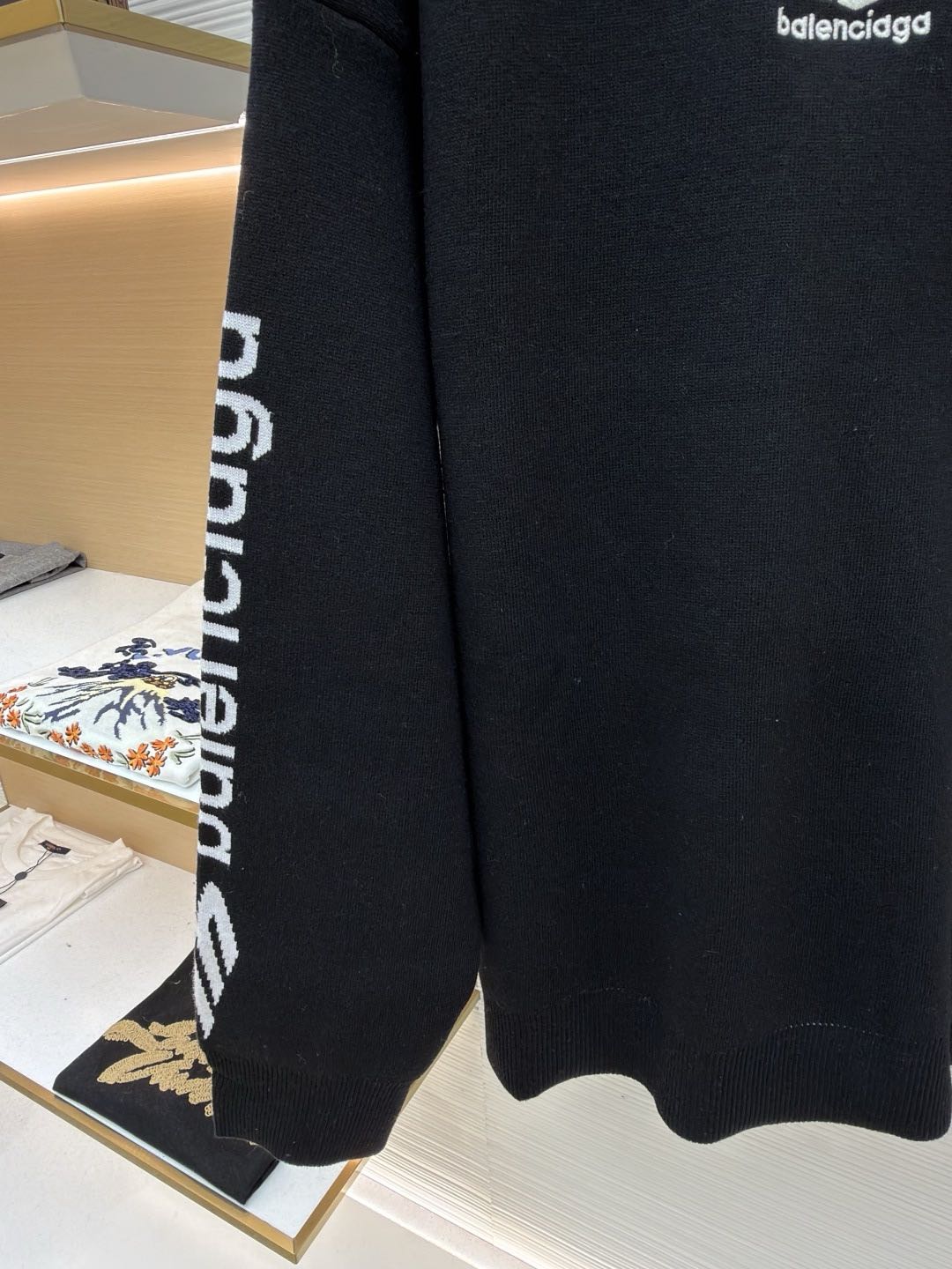 Balenciaga 3b Sports Icon Ski Crew Neck Top (857094T17691070）