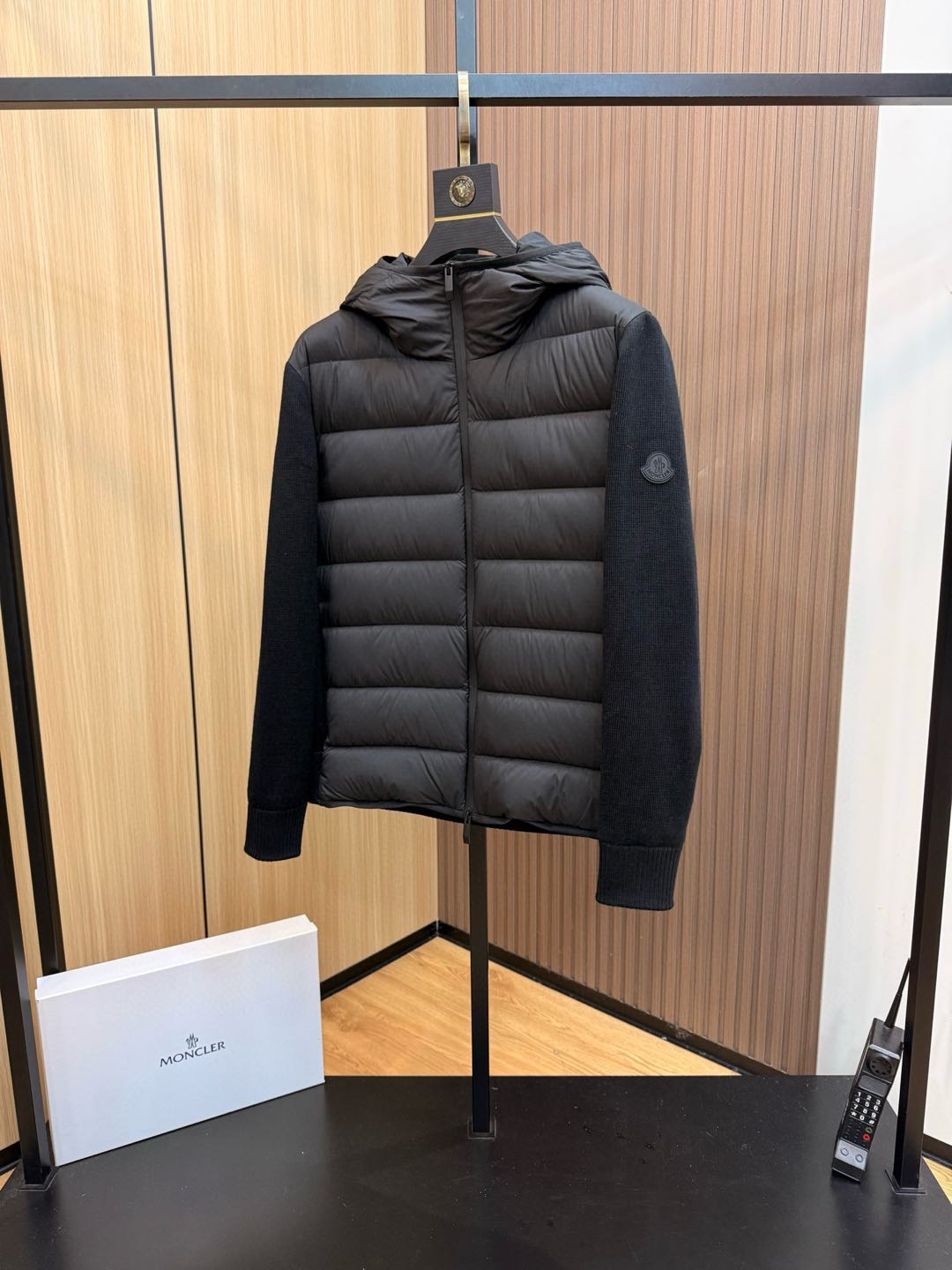 MONCLER Cotton zip-up down cardigan（J20919B00010M1122999）