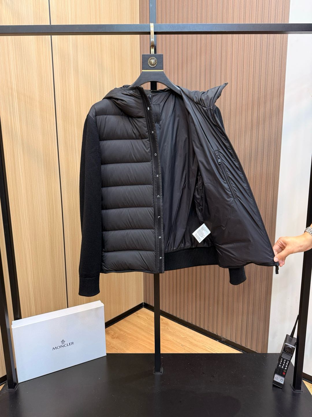 MONCLER Cotton zip-up down cardigan（J20919B00010M1122999）