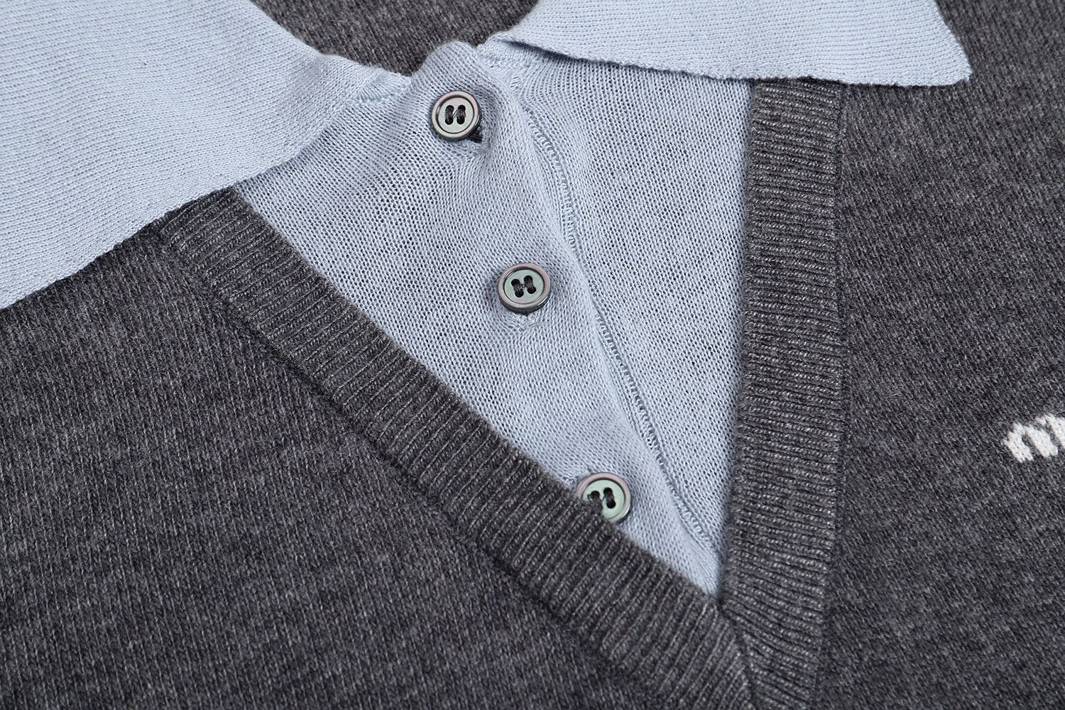 MIU MIU Cashmere and Wool Blend Polo Shirt （MMLA61-16ON-F0JQG-S-OOO）