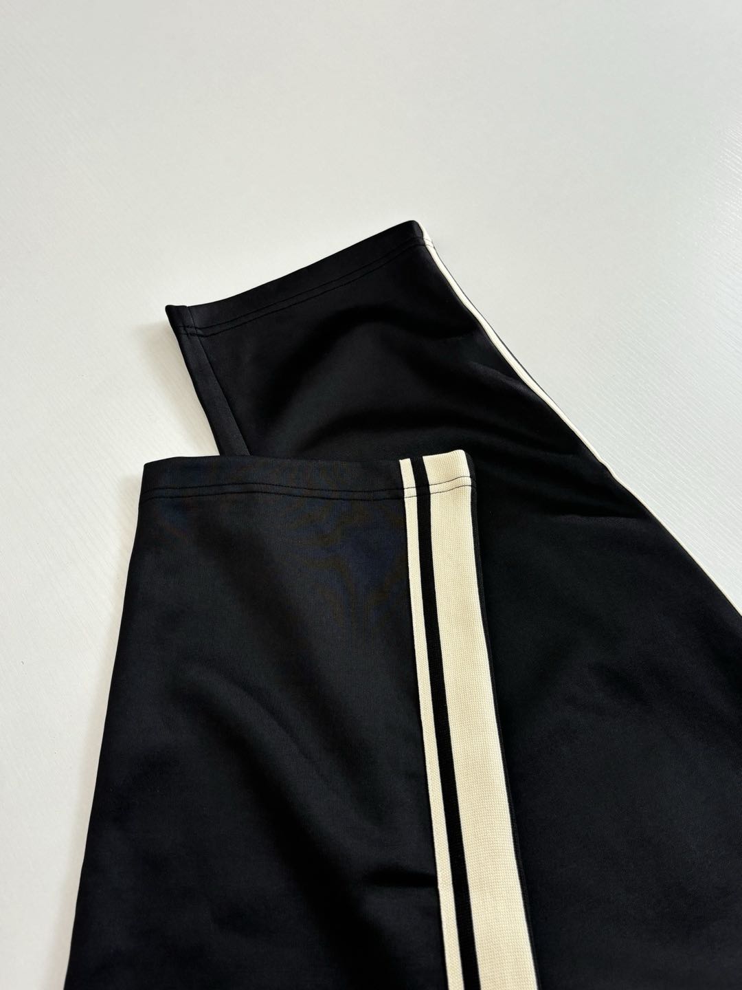 CELINE sports trousers（2Z412121O-07OW）