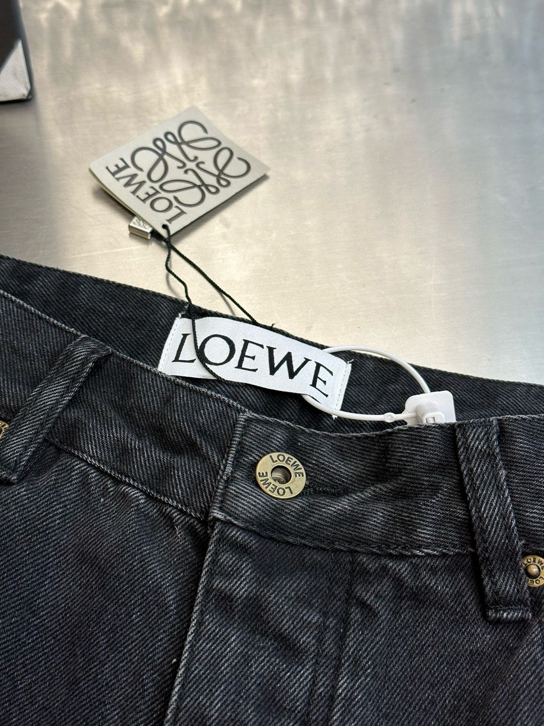 LOEWE Button Flight Jeans Loose Fit Jeans (H526Y11X78-1100）
