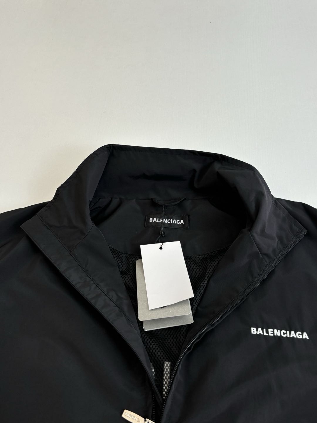 BALENCIAGAREGULAR TRACKSUIT jacket with logo (790745TPQ381001）