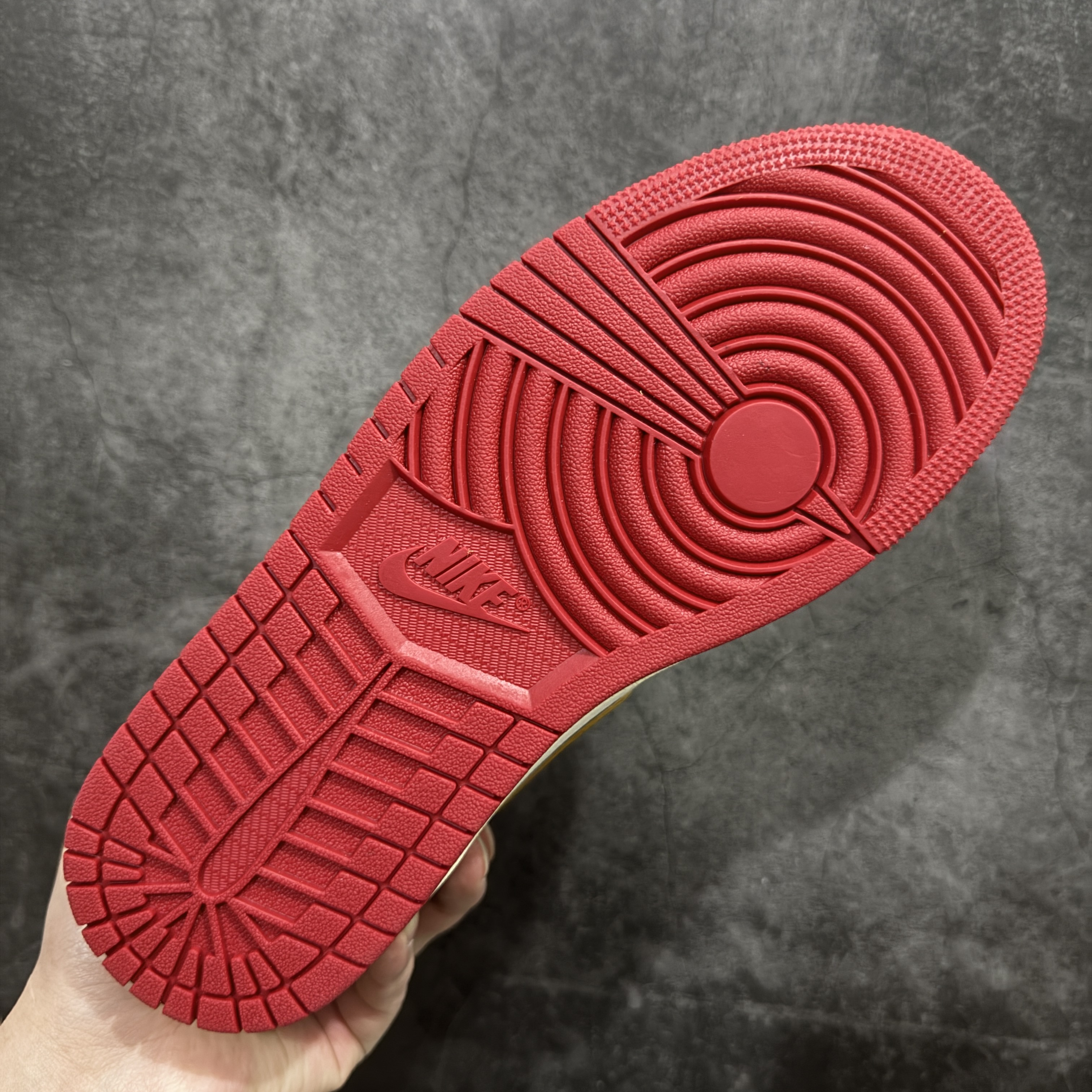 UNION × Nike Air Jordan 1 Retro High OG "Chicago/Shadow" (HV8563-600)