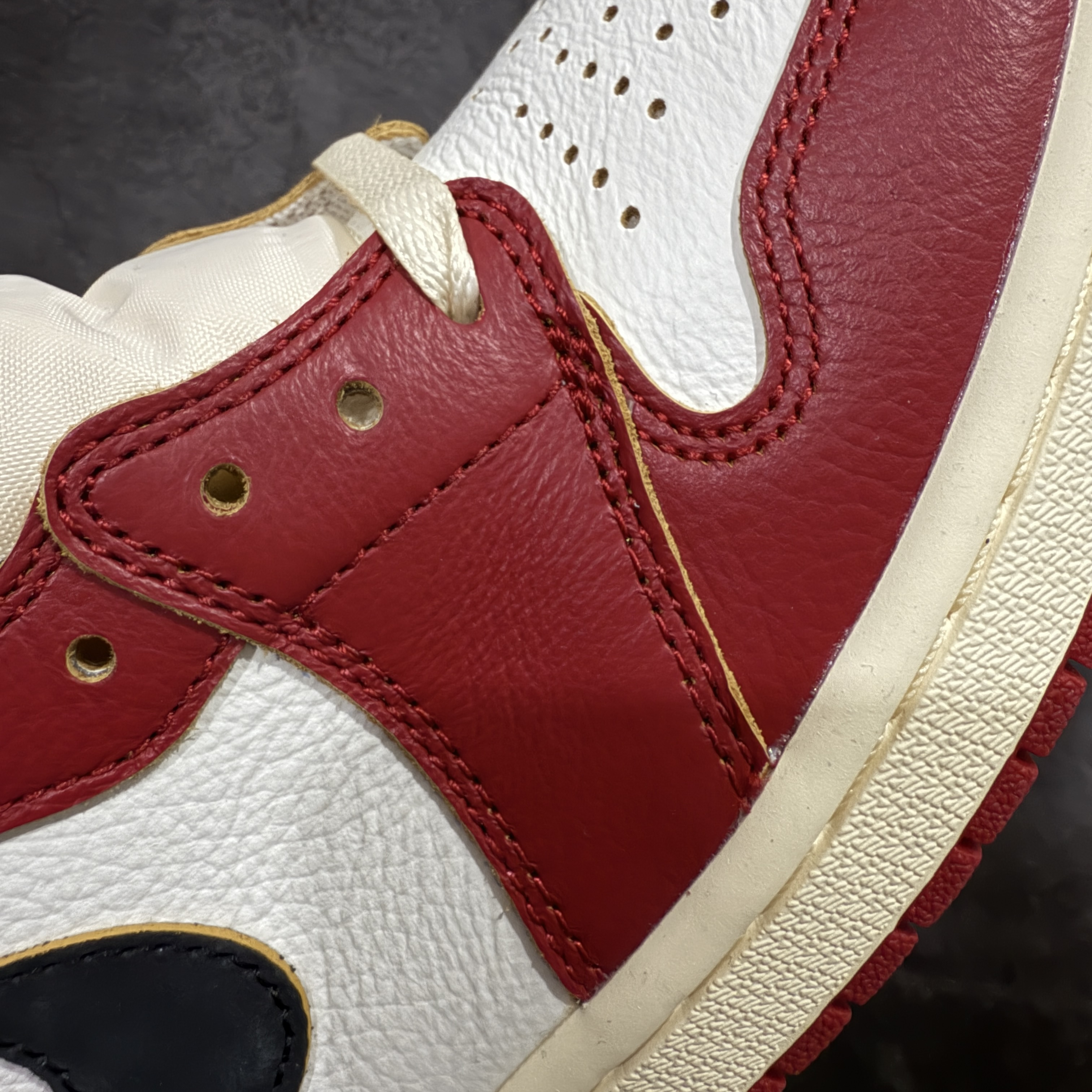 UNION × Nike Air Jordan 1 Retro High OG "Chicago/Shadow" (HV8563-600)