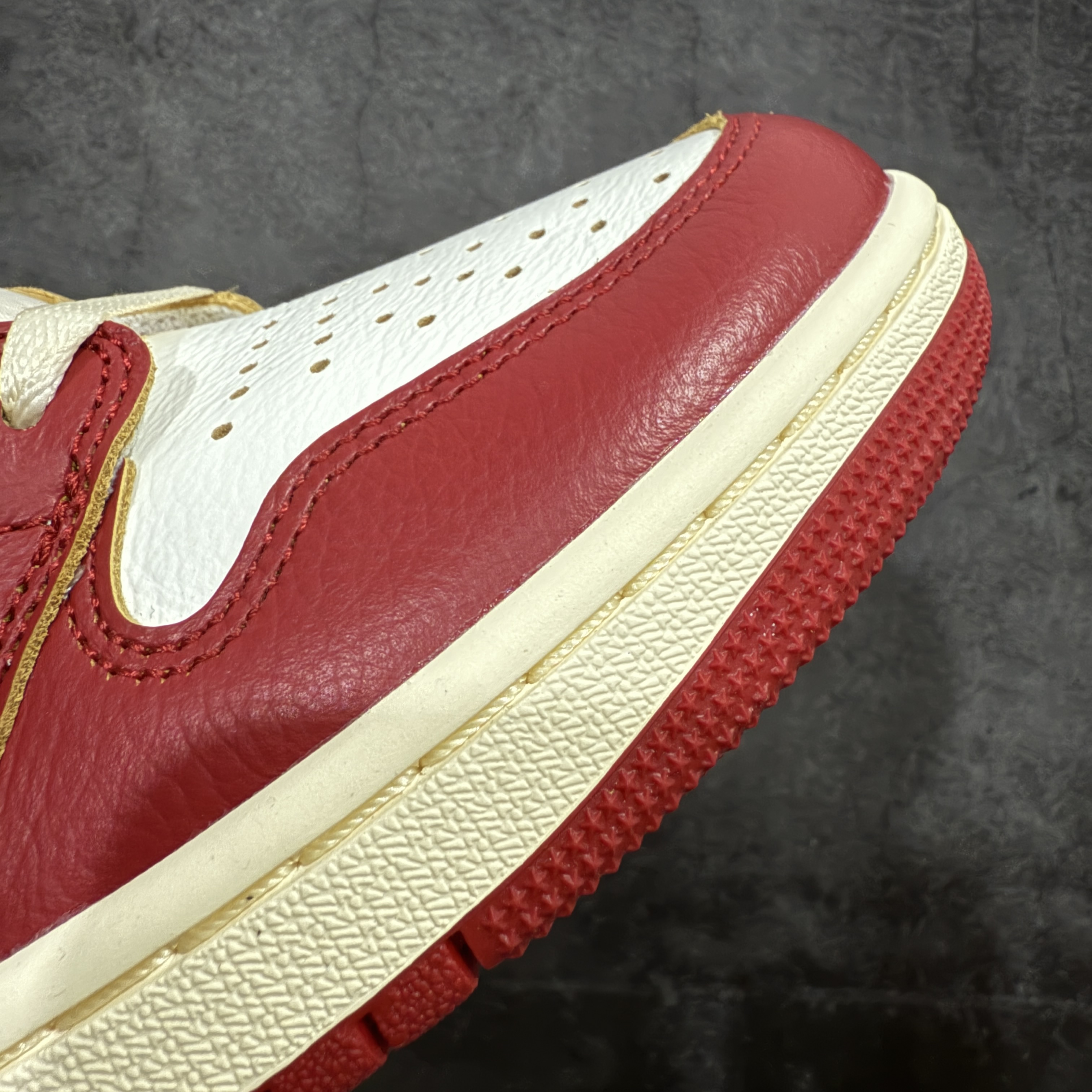 UNION × Nike Air Jordan 1 Retro High OG "Chicago/Shadow" (HV8563-600)