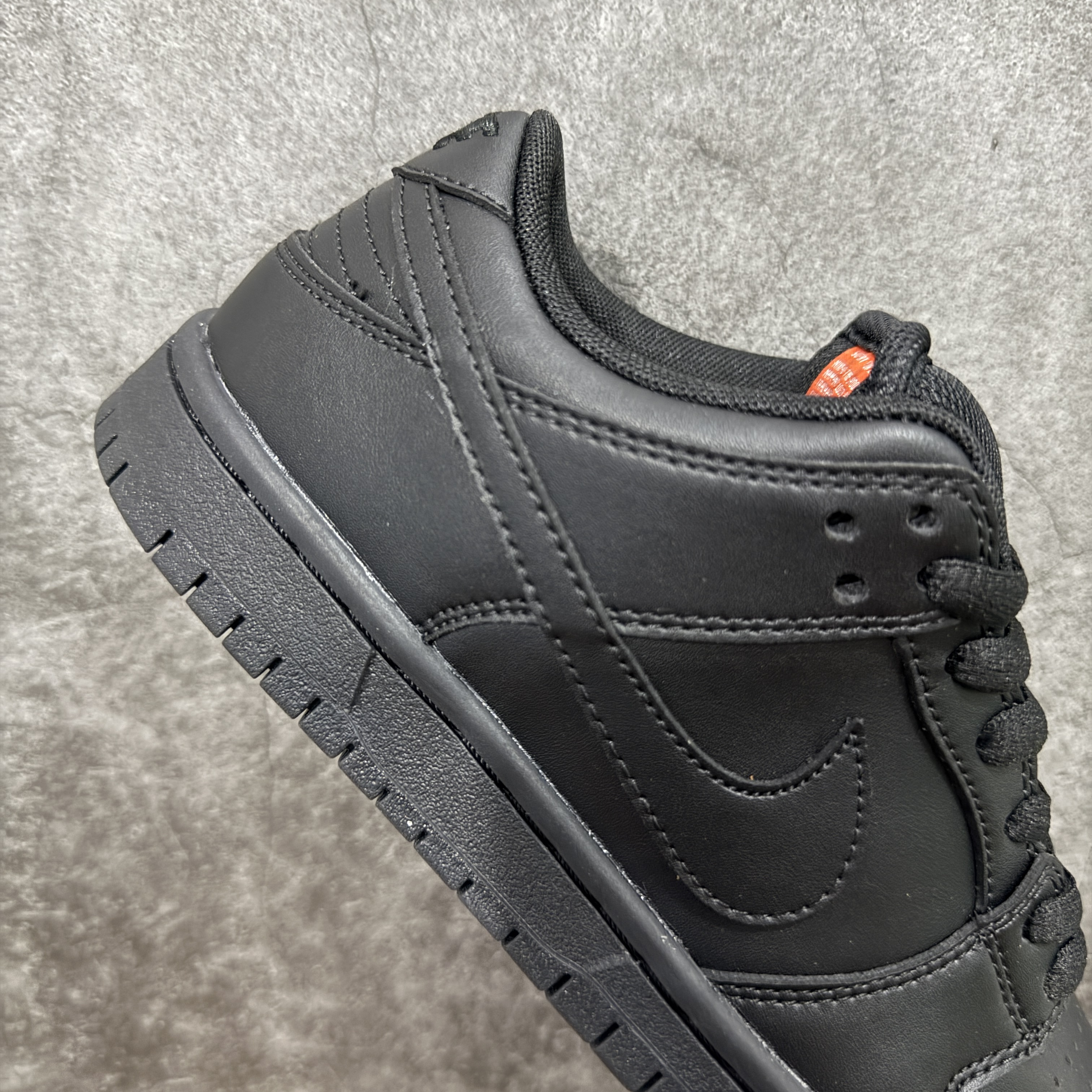 Nike SB Dunk Low Pro ISO "Triple Black"(FJ1674-001)
