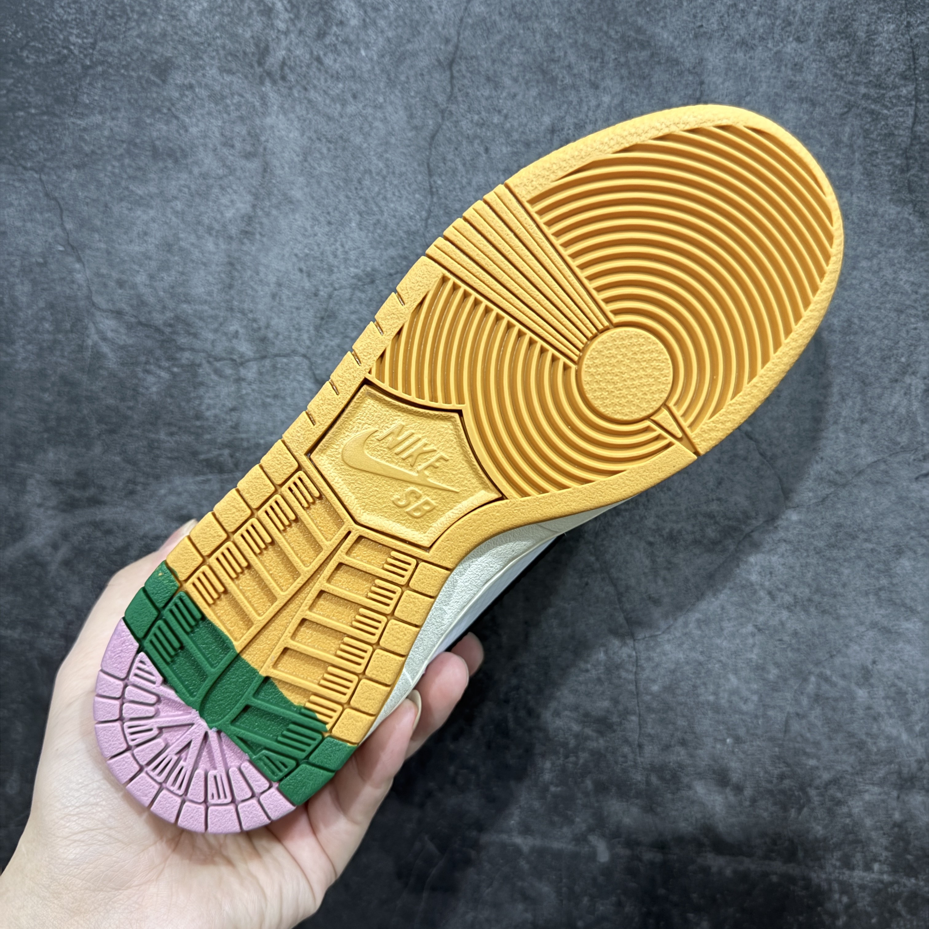 CSEF × Nike SB Dunk Low Pro QS "White and Black"(HJ4132-100)