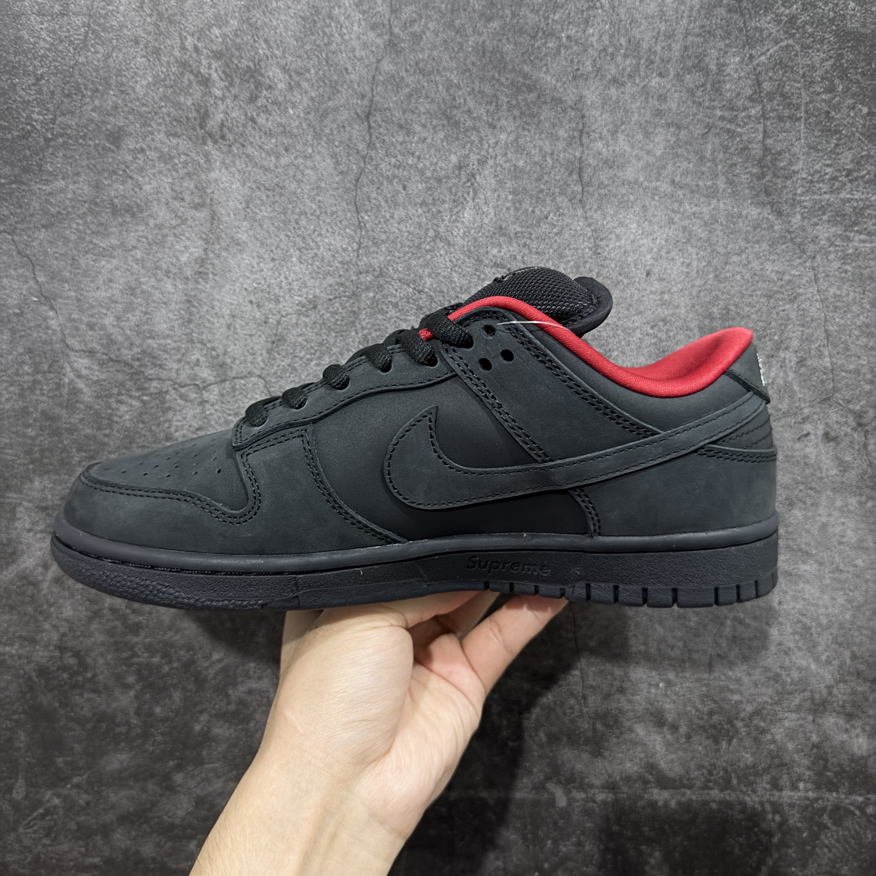 Supreme × Nike SB Dunk Low "Black" (25FW Week2)（HQ8487-001)
