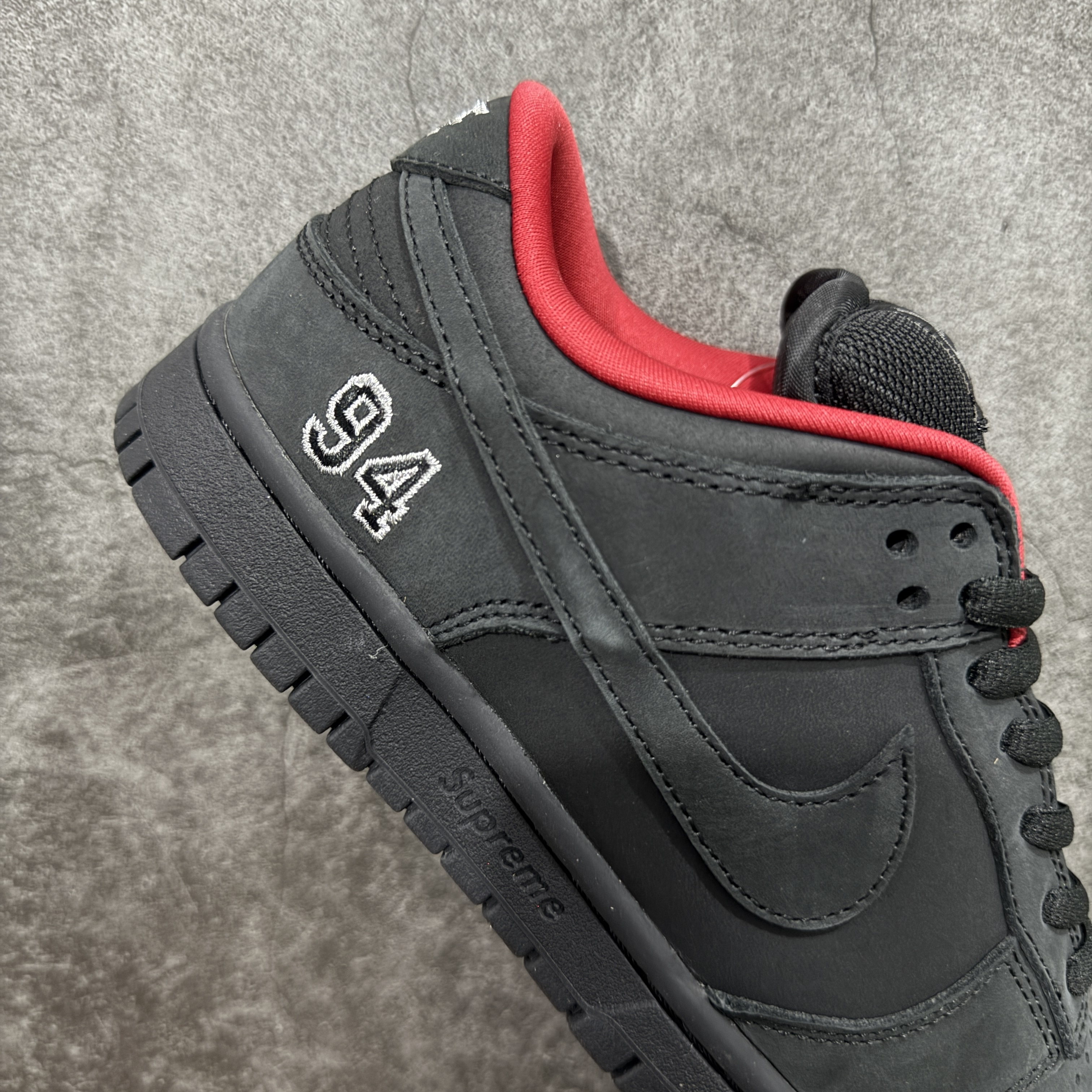 Supreme × Nike SB Dunk Low "Black" (25FW Week2)（HQ8487-001)