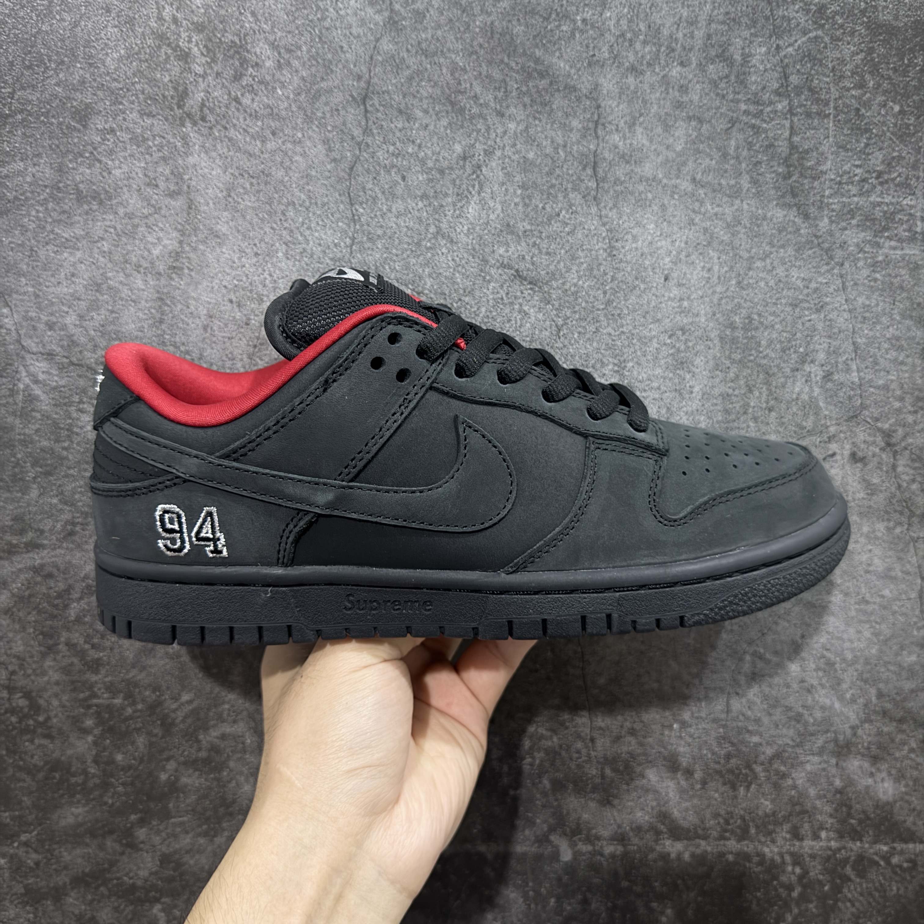 Supreme × Nike SB Dunk Low "Black" (25FW Week2)（HQ8487-001)