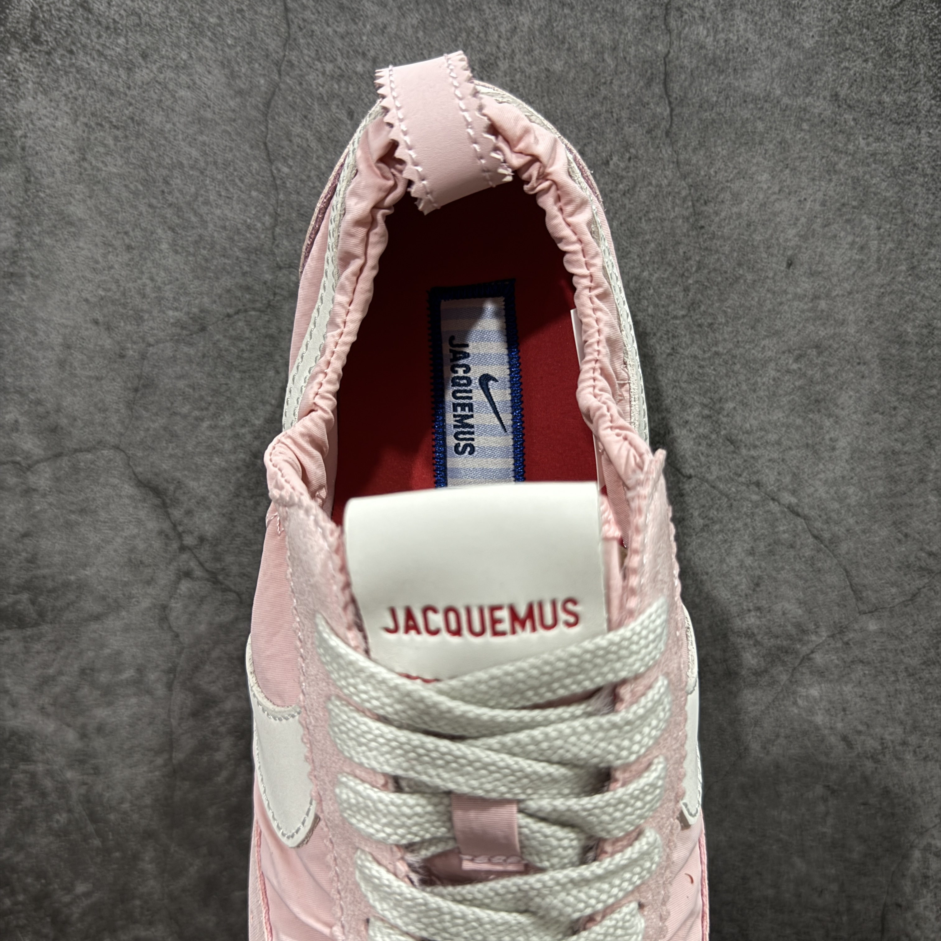 Jacquemus × Nike Women's Moon Shoe SP "Aluminum Pink"（HV8547-601）