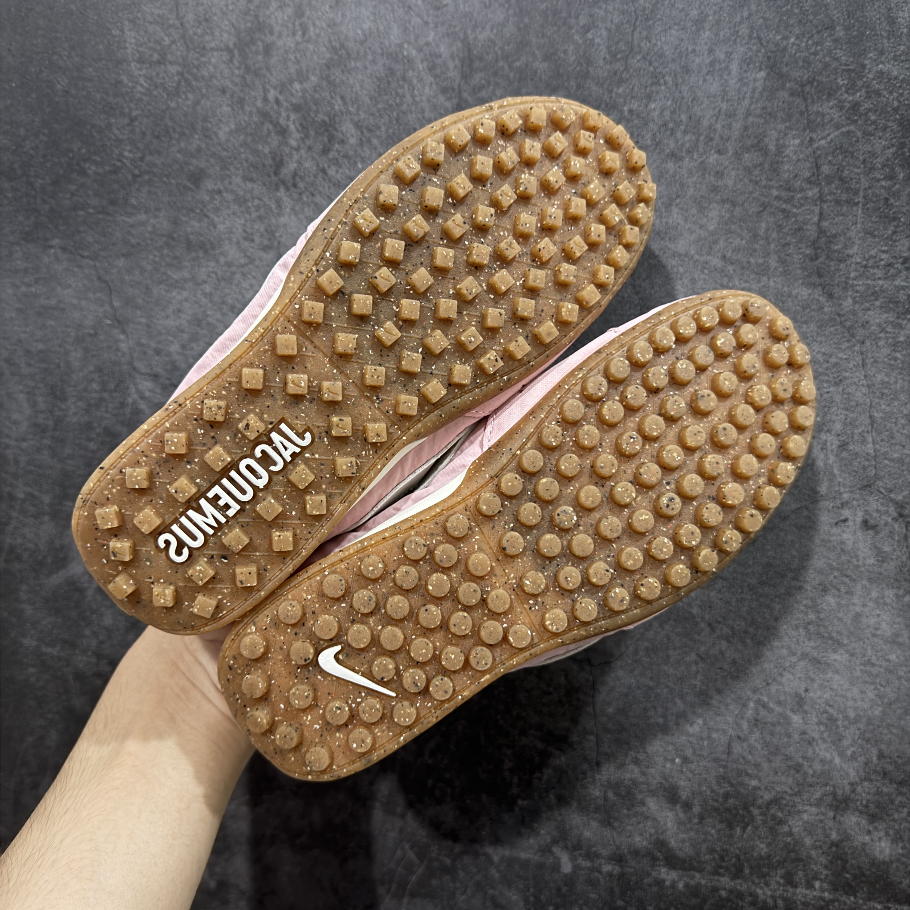 Jacquemus × Nike Women's Moon Shoe SP "Aluminum Pink"（HV8547-601）