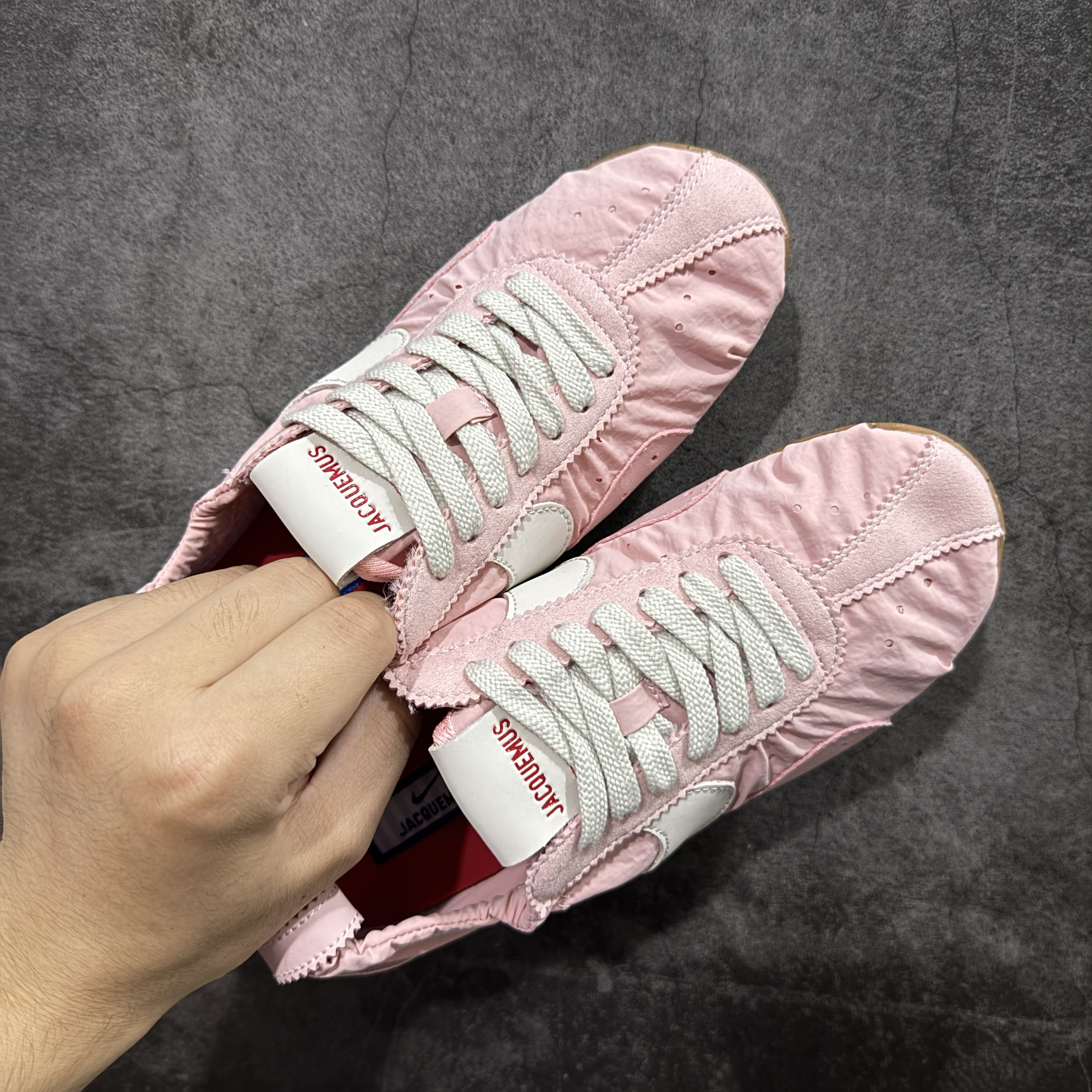Jacquemus × Nike Women's Moon Shoe SP "Aluminum Pink"（HV8547-601）