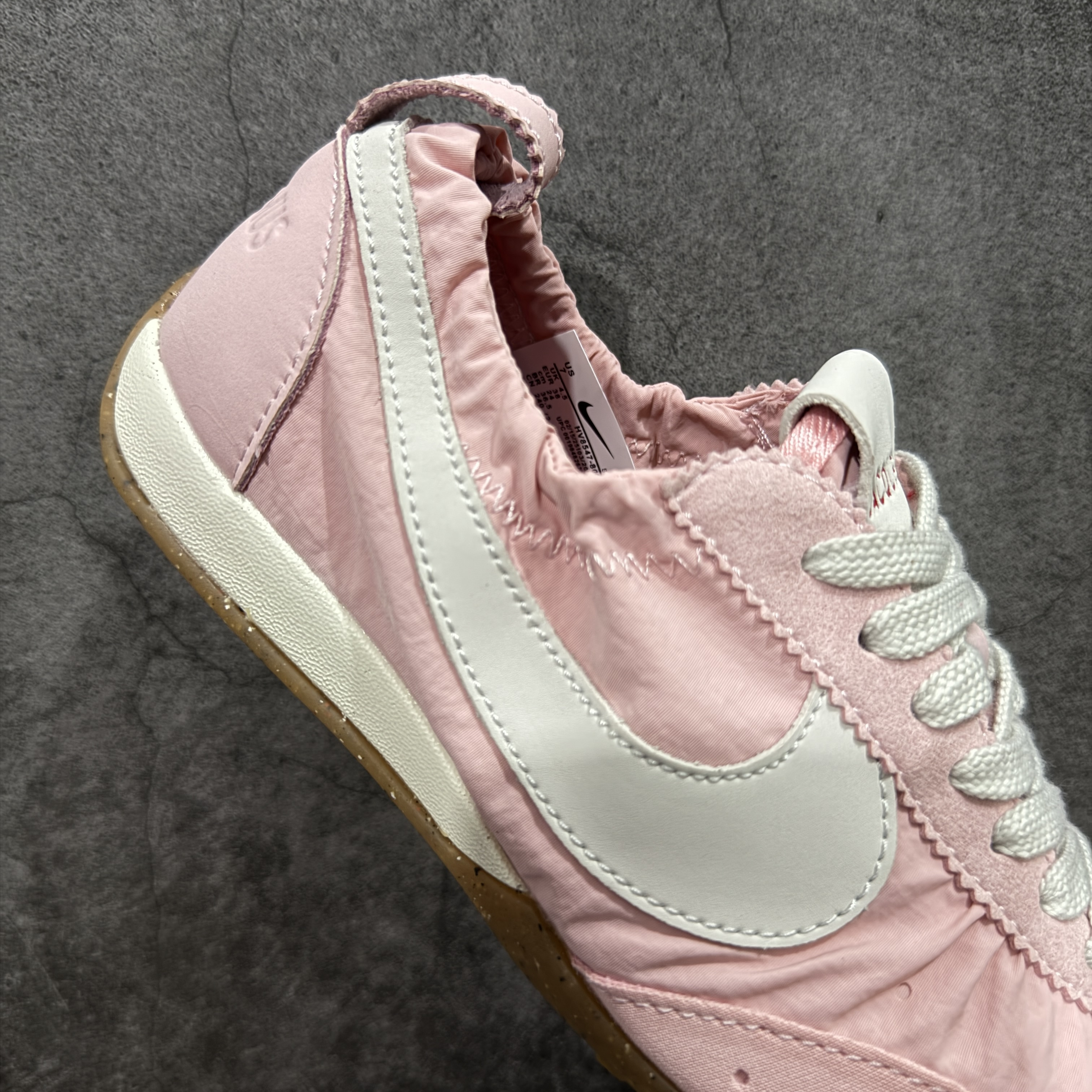 Jacquemus × Nike Women's Moon Shoe SP "Aluminum Pink"（HV8547-601）