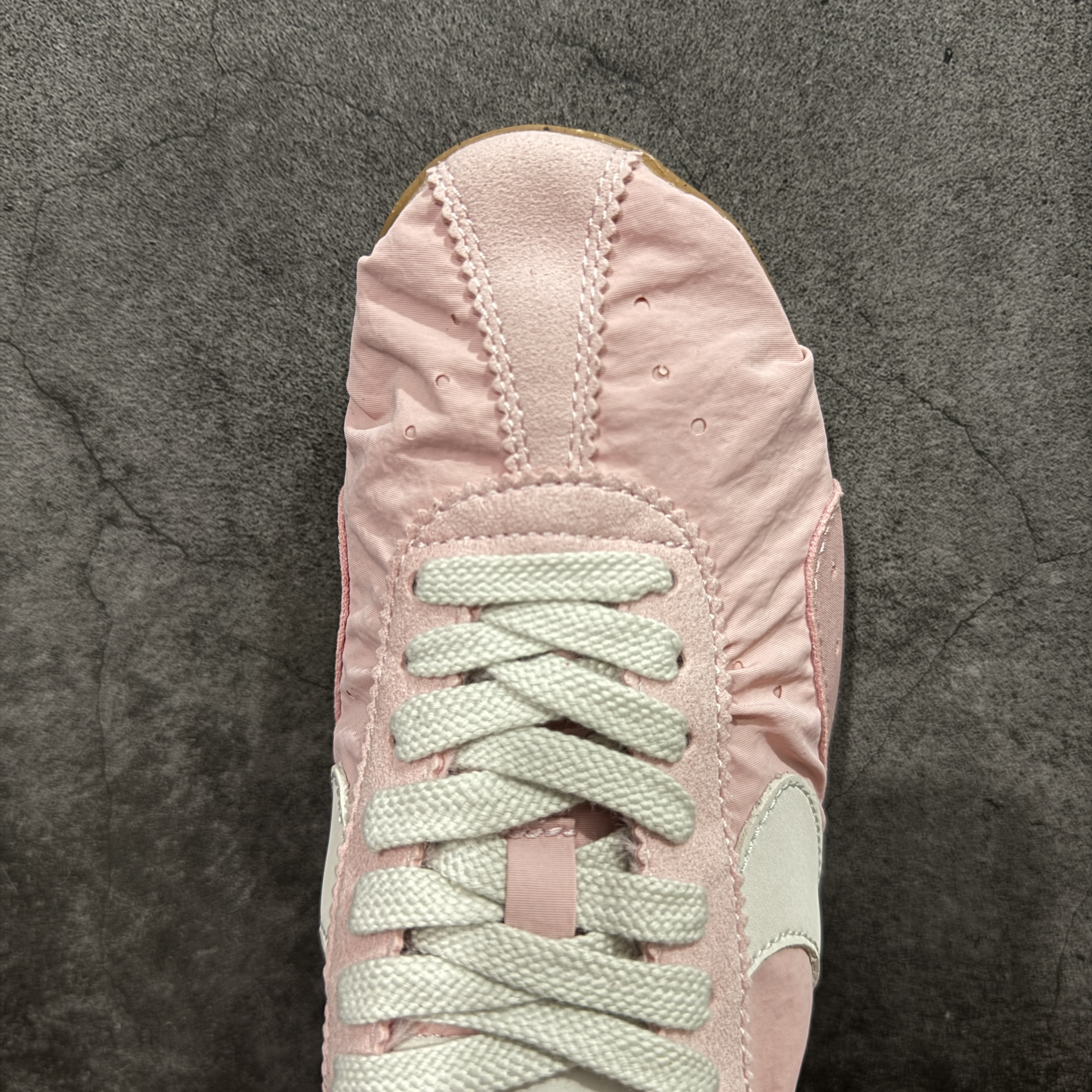 Jacquemus × Nike Women's Moon Shoe SP "Aluminum Pink"（HV8547-601）