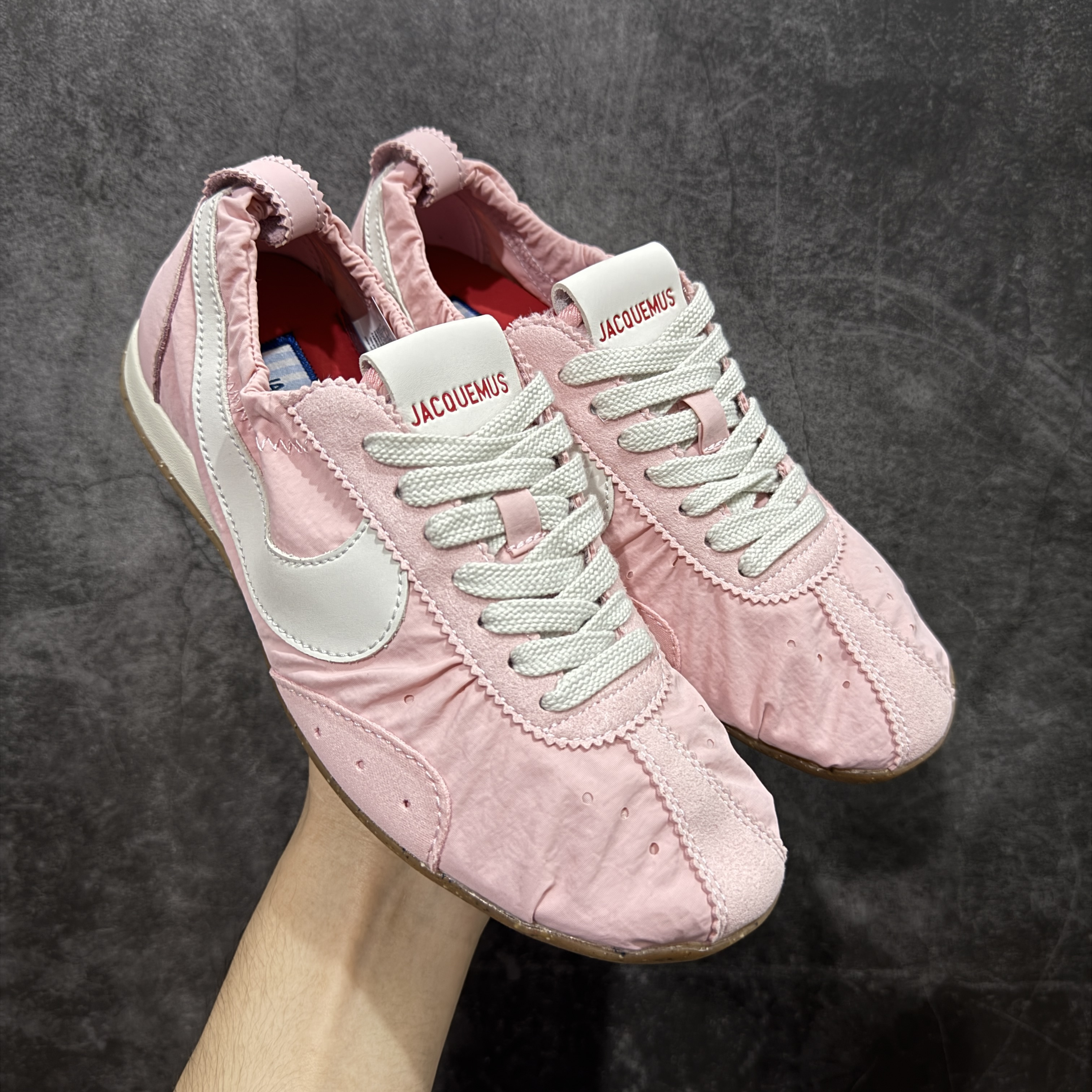 Jacquemus × Nike Women's Moon Shoe SP "Aluminum Pink"（HV8547-601）