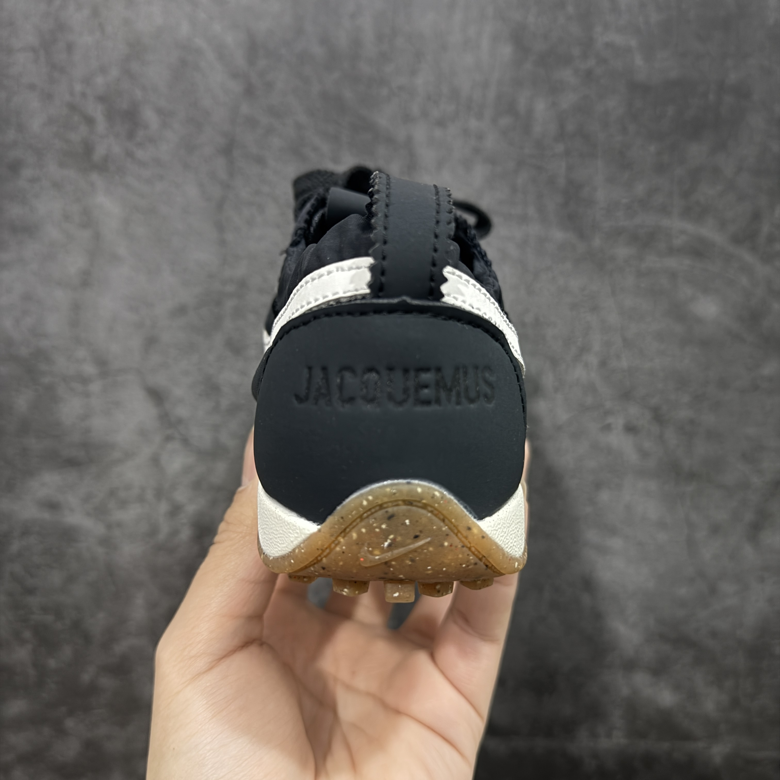 Jacquemus × Nike Women's Moon Shoe SP "Off Noir"（HV8547-001）