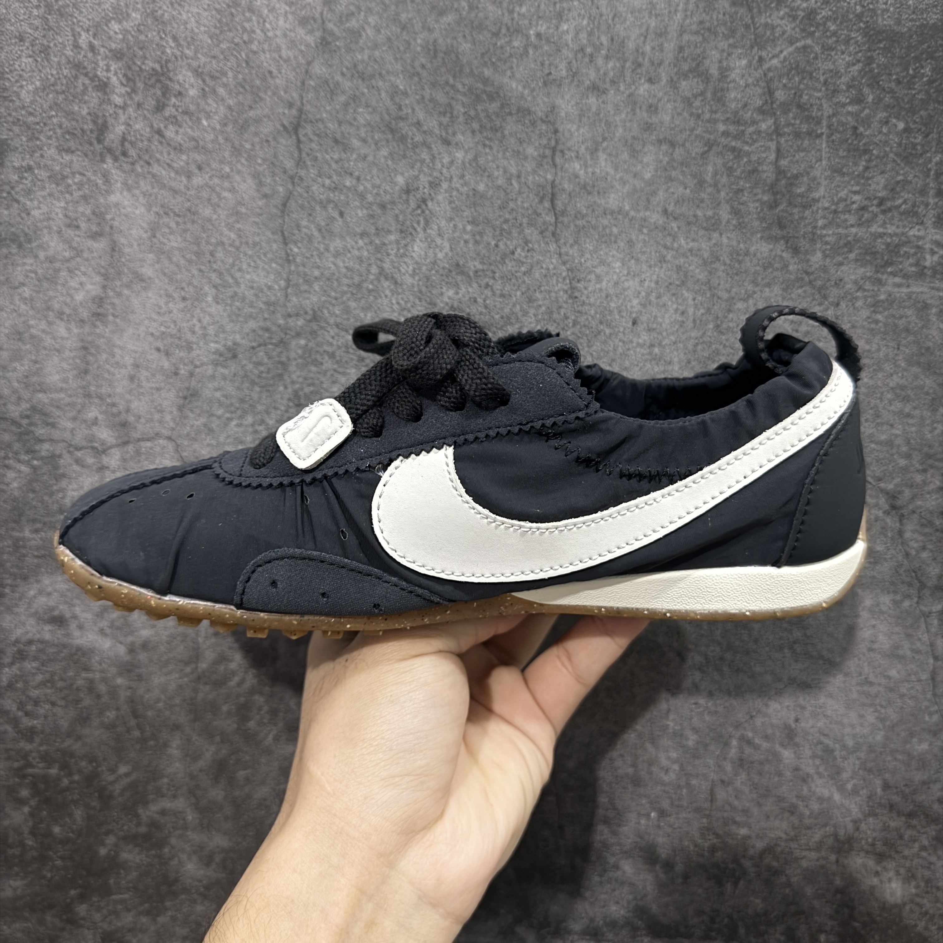 Jacquemus × Nike Women's Moon Shoe SP "Off Noir"（HV8547-001）