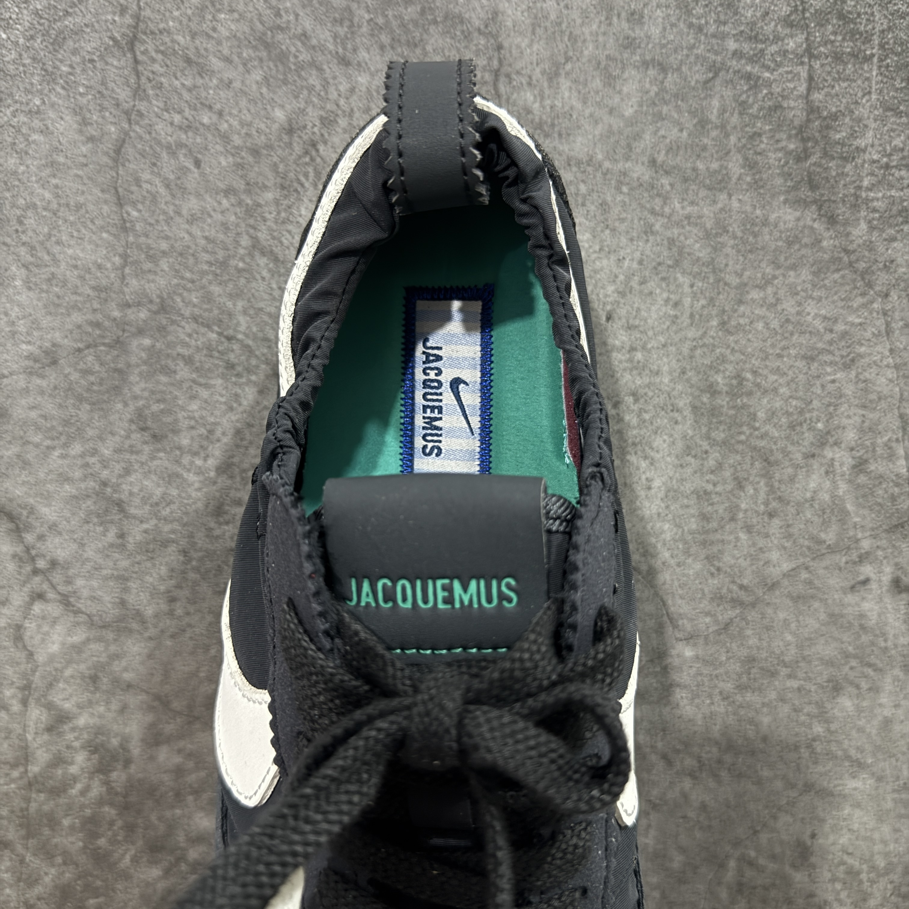 Jacquemus × Nike Women's Moon Shoe SP "Off Noir"（HV8547-001）