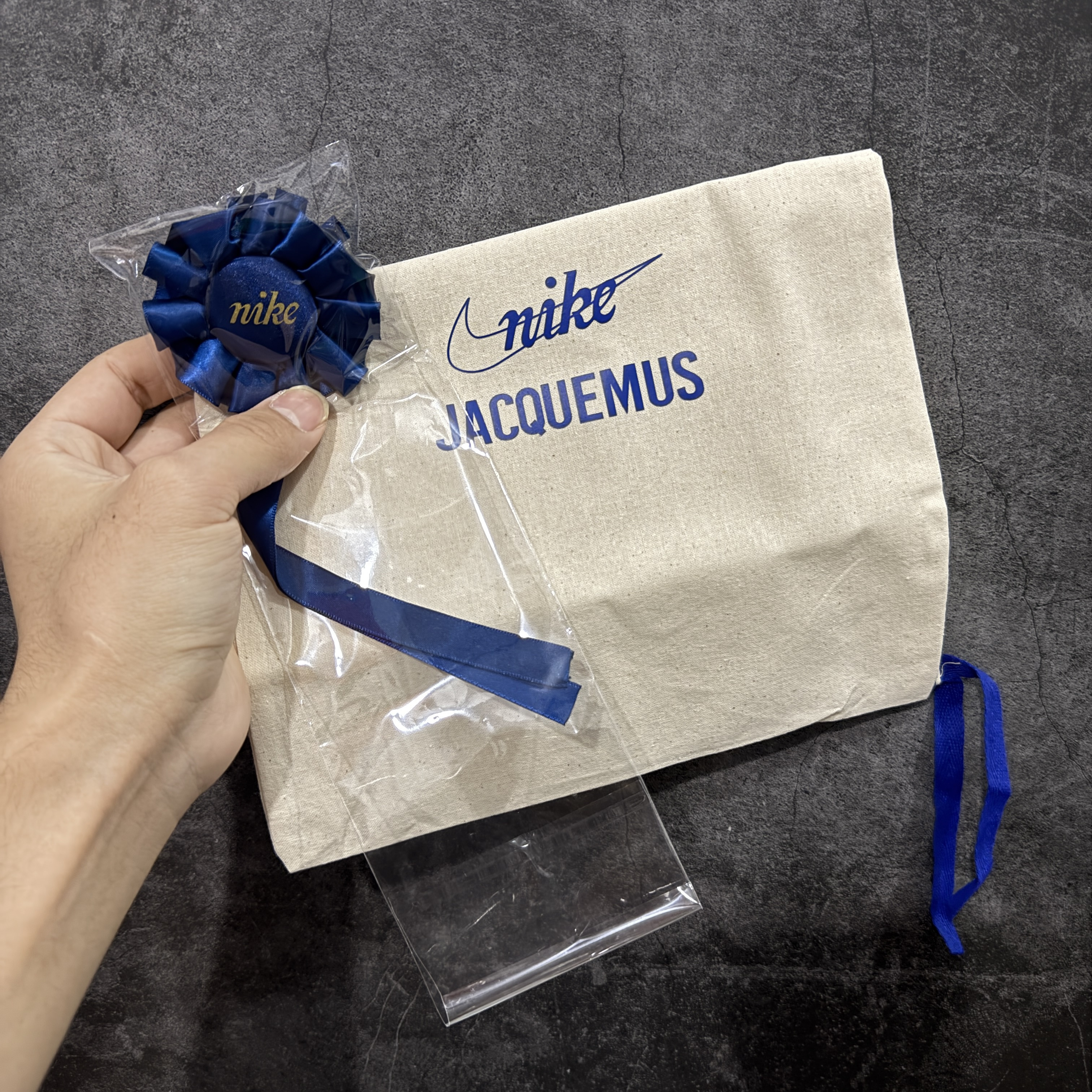 Jacquemus × Nike Women's Moon Shoe SP "Off Noir"（HV8547-001）