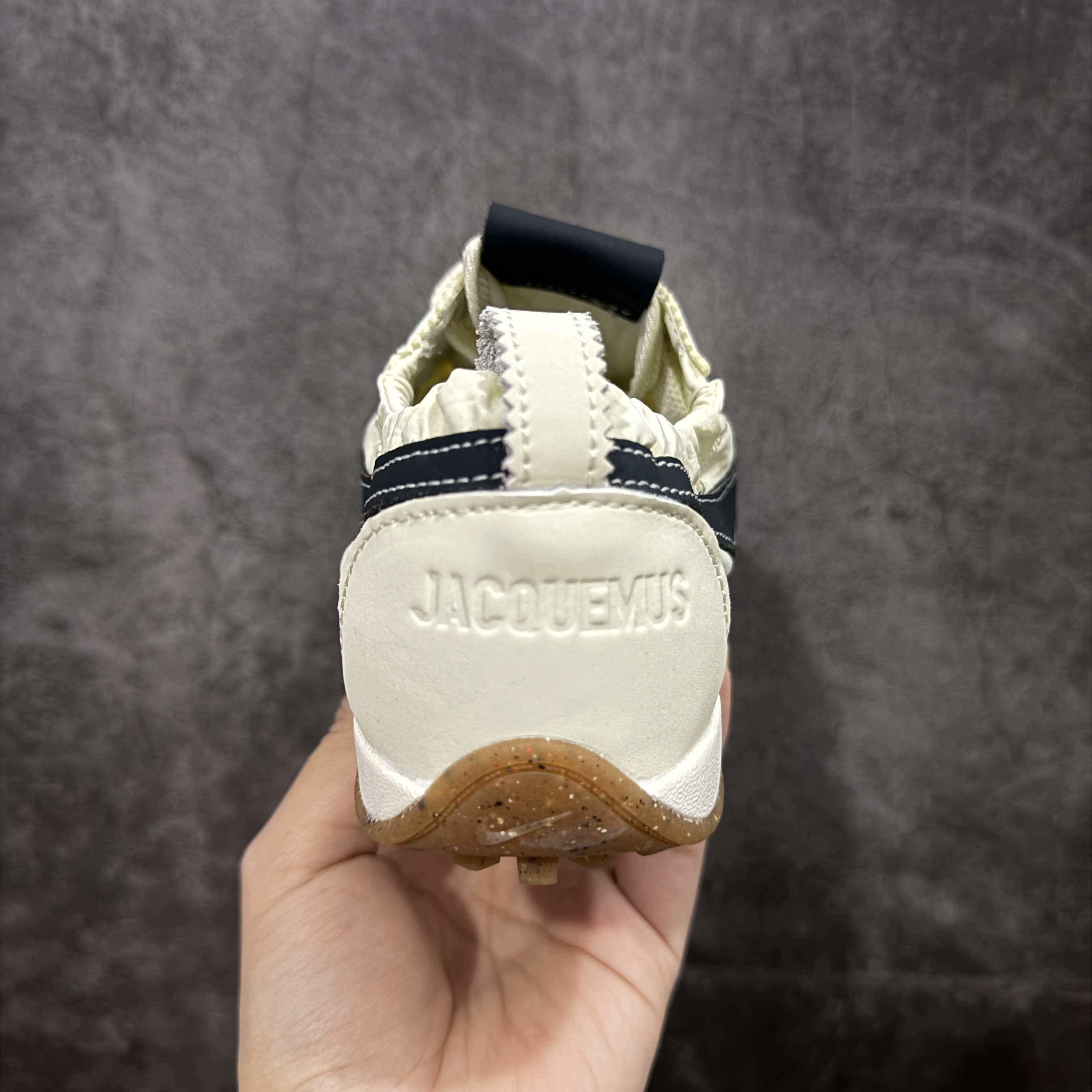 acquemus × Nike Women's Moon Shoe SP "Alabaster"（HV8547-700）