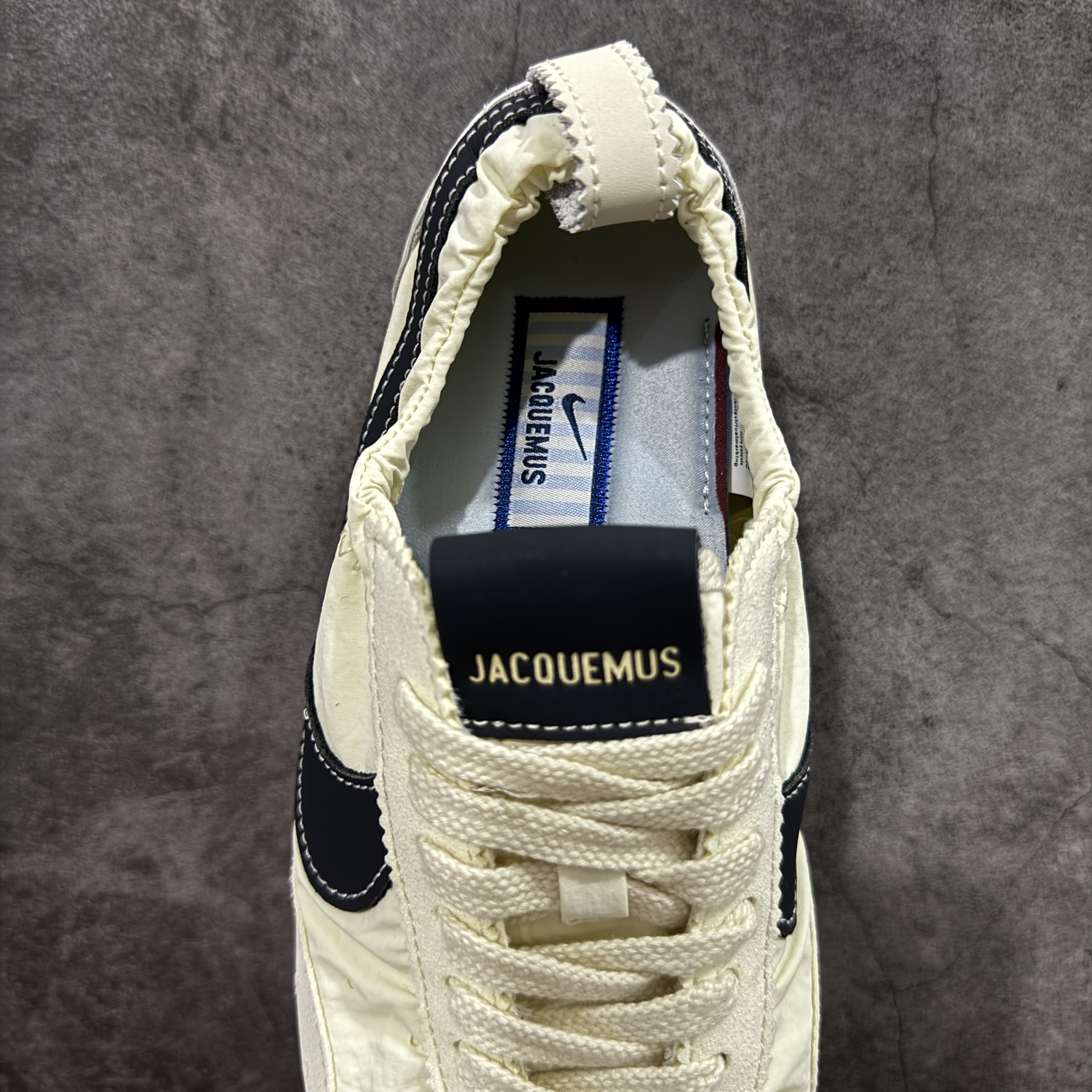 acquemus × Nike Women's Moon Shoe SP "Alabaster"（HV8547-700）