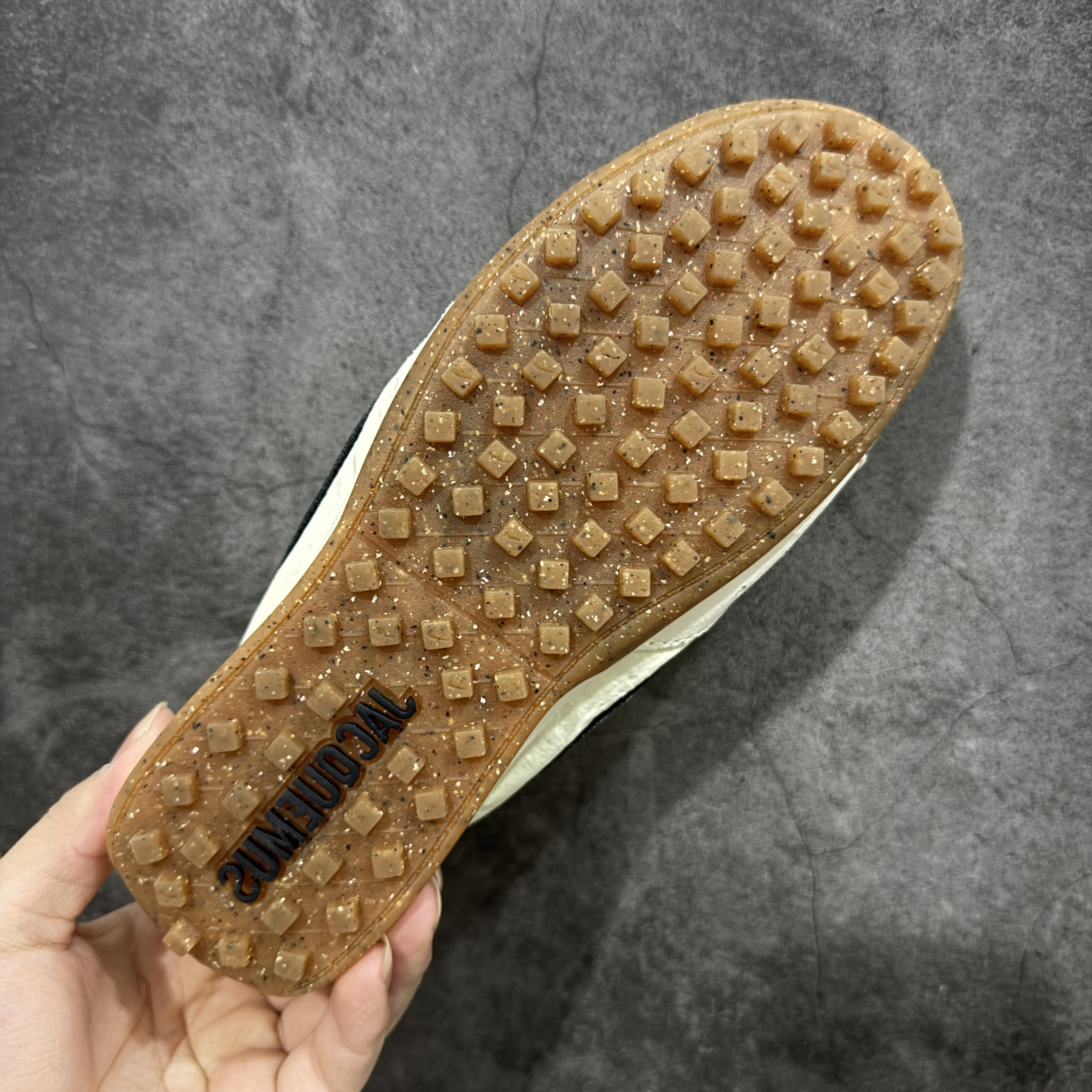 acquemus × Nike Women's Moon Shoe SP "Alabaster"（HV8547-700）