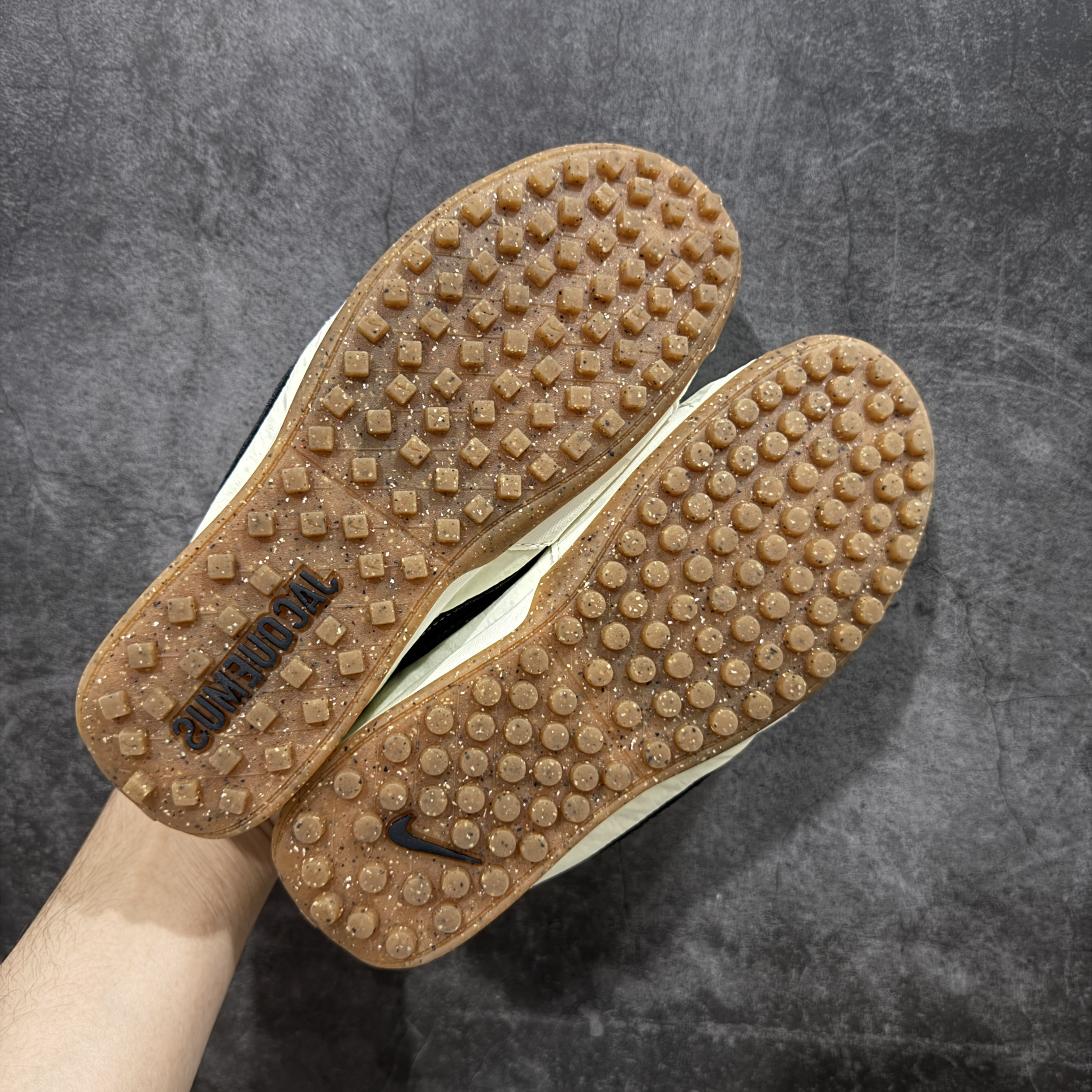 acquemus × Nike Women's Moon Shoe SP "Alabaster"（HV8547-700）