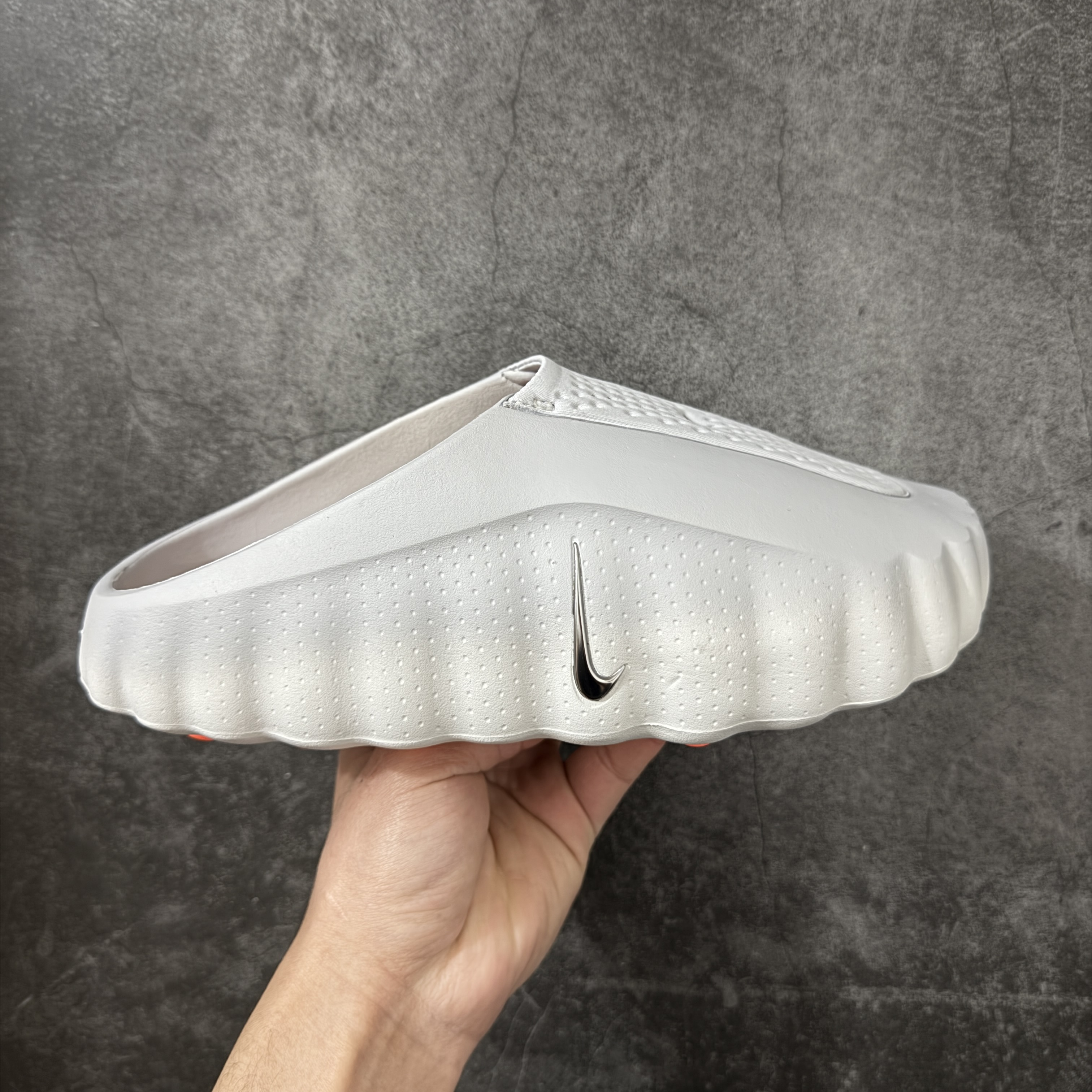 Nike Mind 001 Mules "Light Smoke Grey/Hyper Crimson"（HQ4307-003）