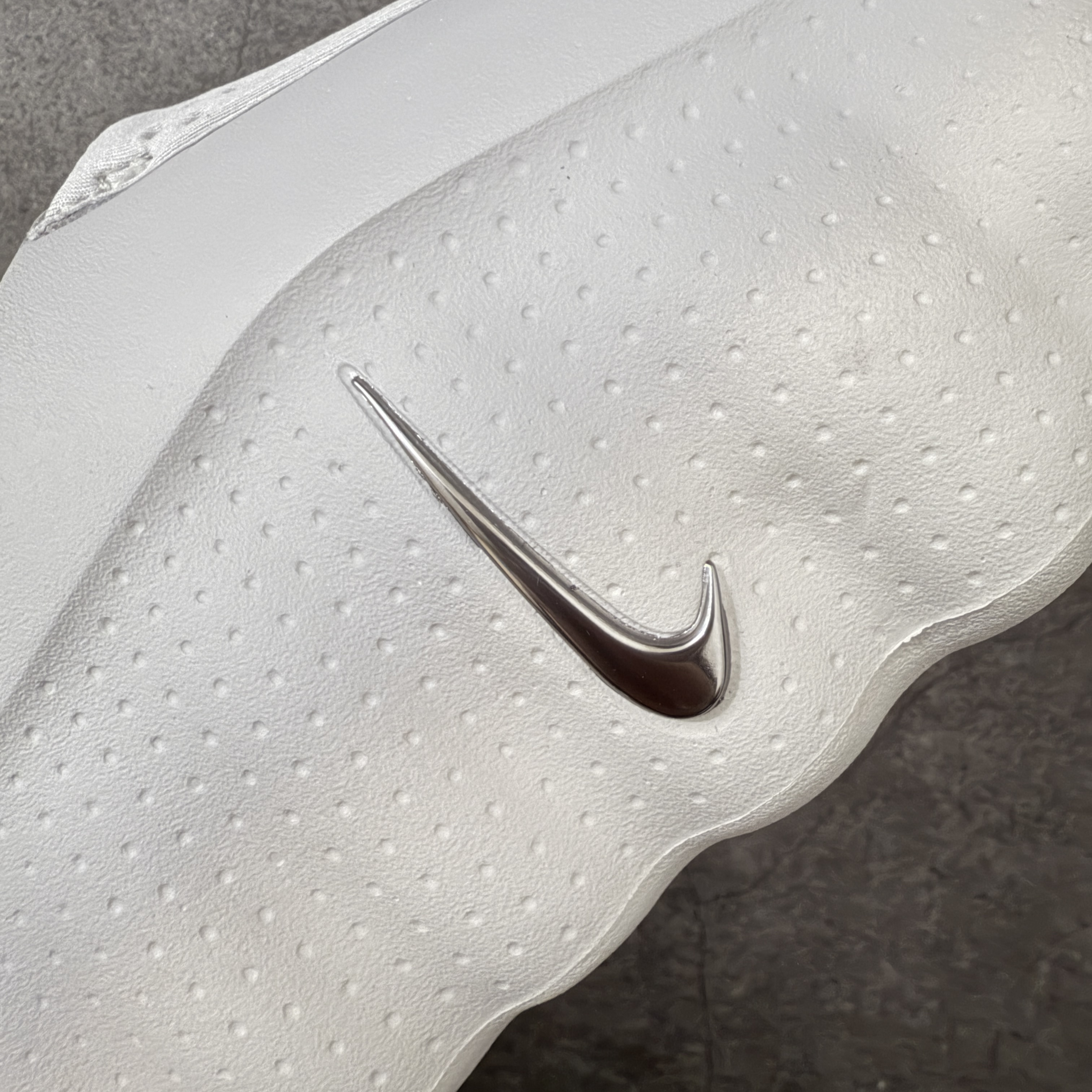 Nike Mind 001 Mules "Light Smoke Grey/Hyper Crimson"（HQ4307-003）