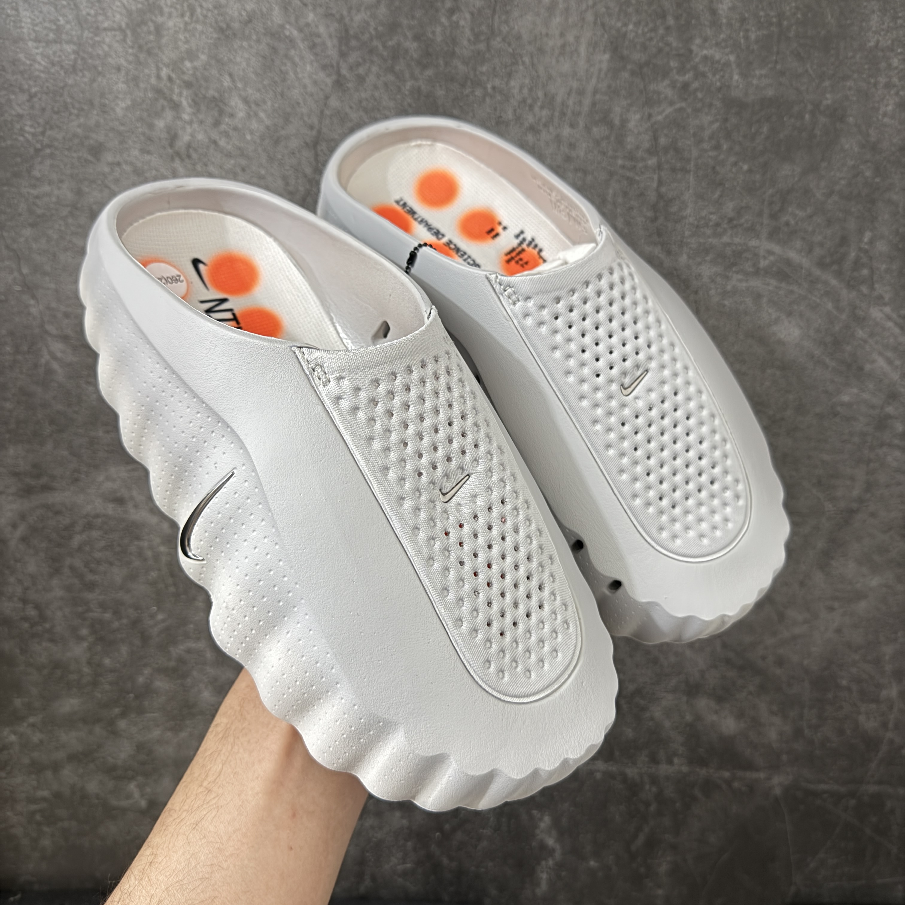 Nike Mind 001 Mules "Light Smoke Grey/Hyper Crimson"（HQ4307-003）