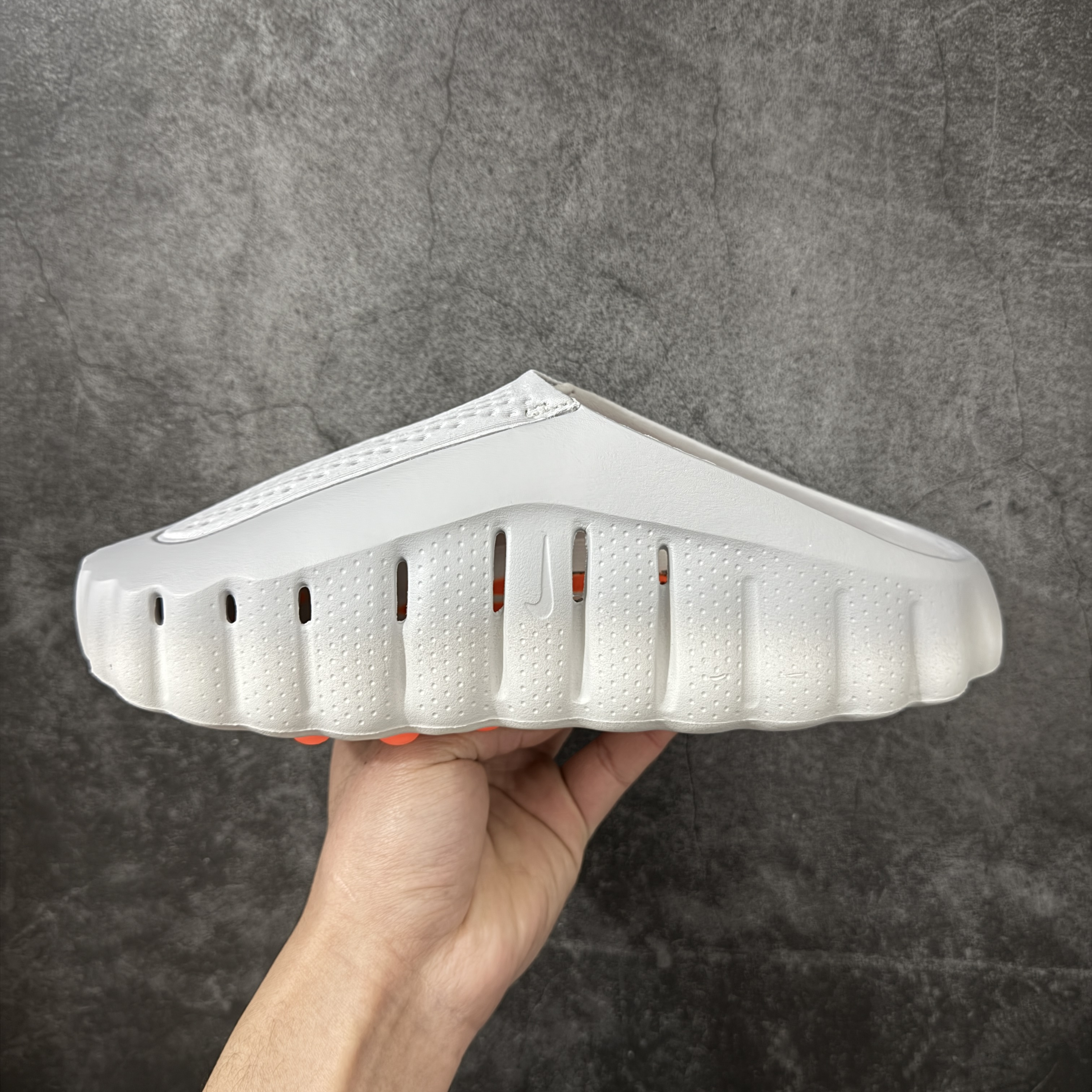 Nike Mind 001 Mules "Light Smoke Grey/Hyper Crimson"（HQ4307-003）